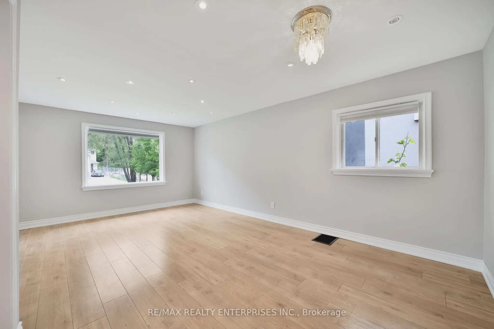 15 Delroy Drive