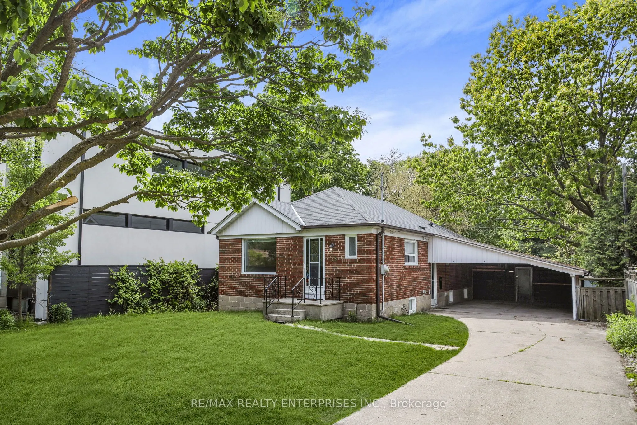15 Delroy Drive