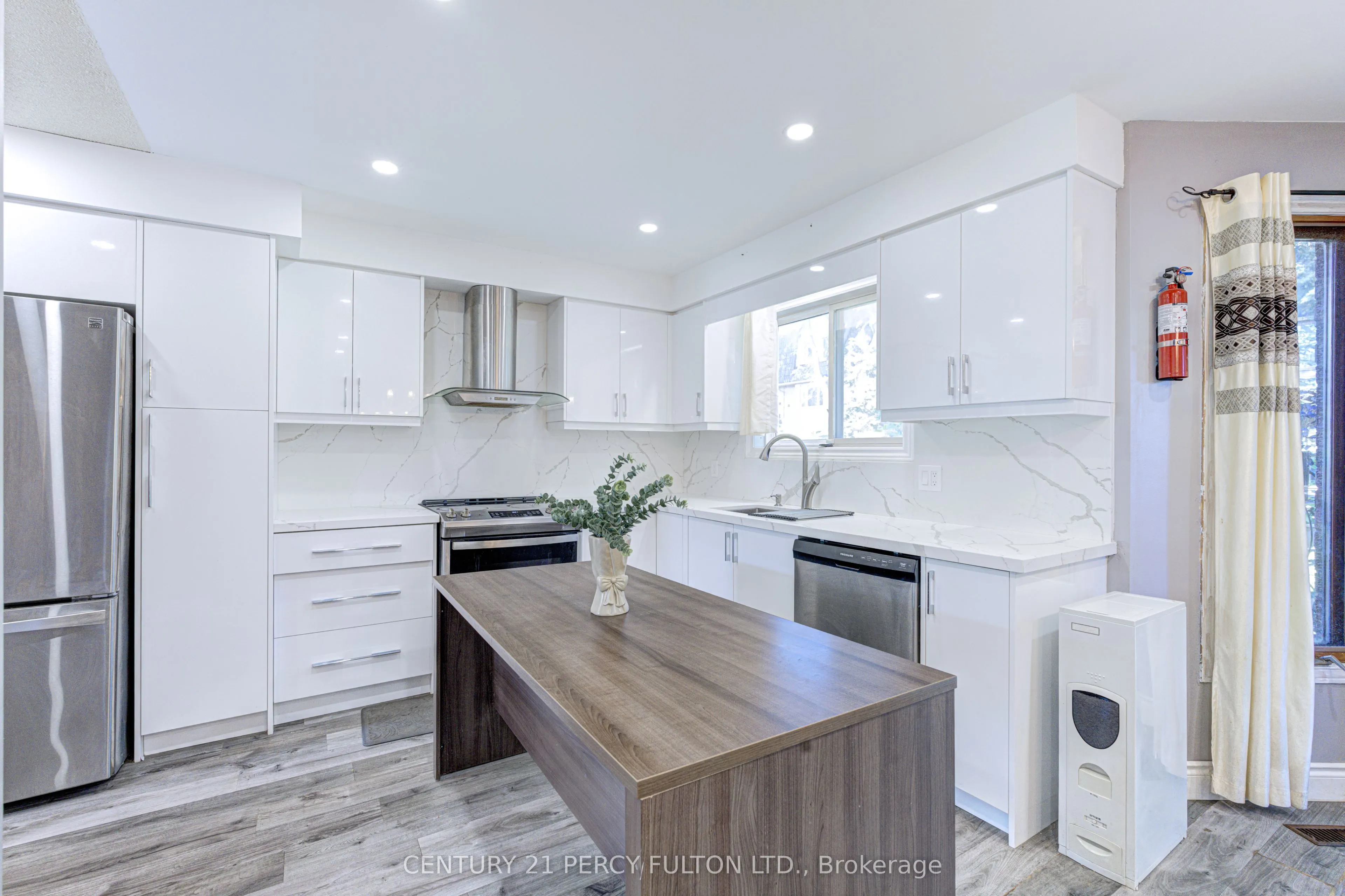 1042 Wetherby Lane