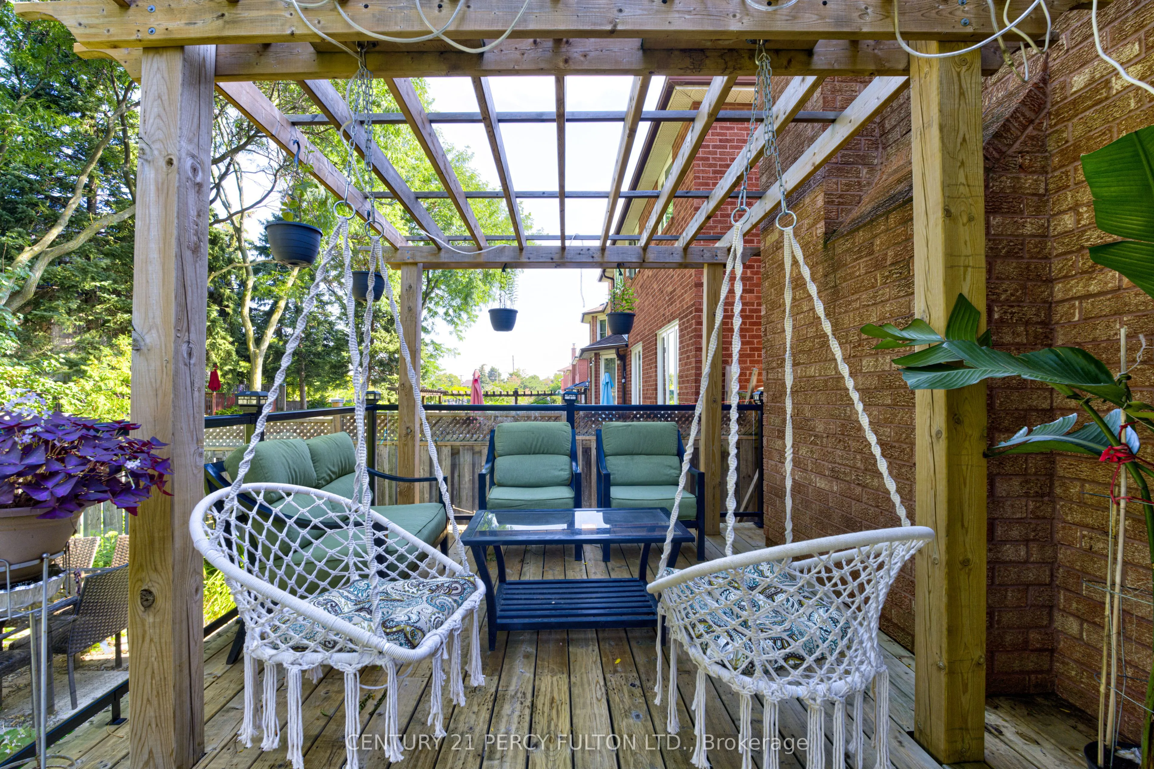 1042 Wetherby Lane