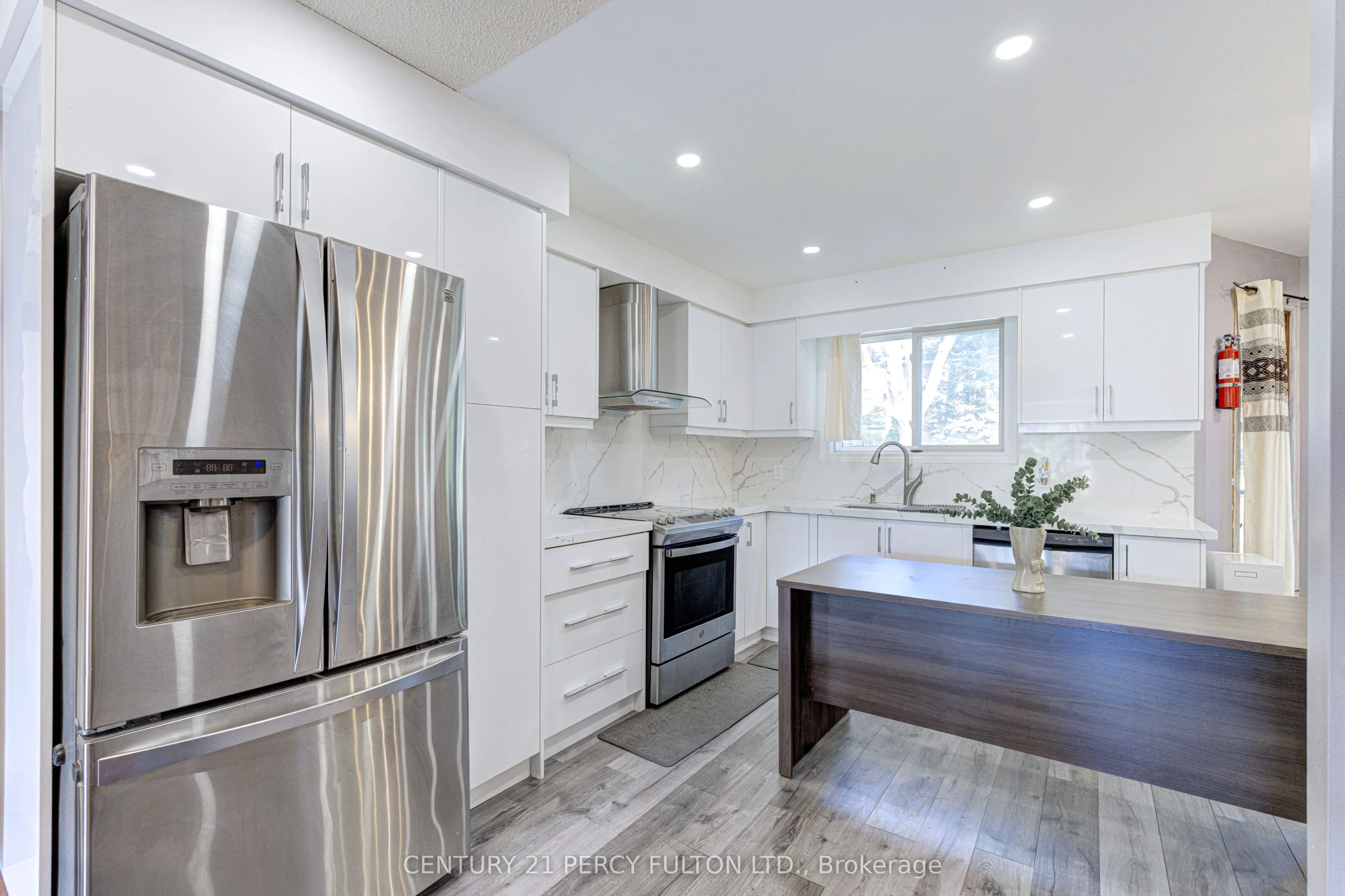 1042 Wetherby Lane