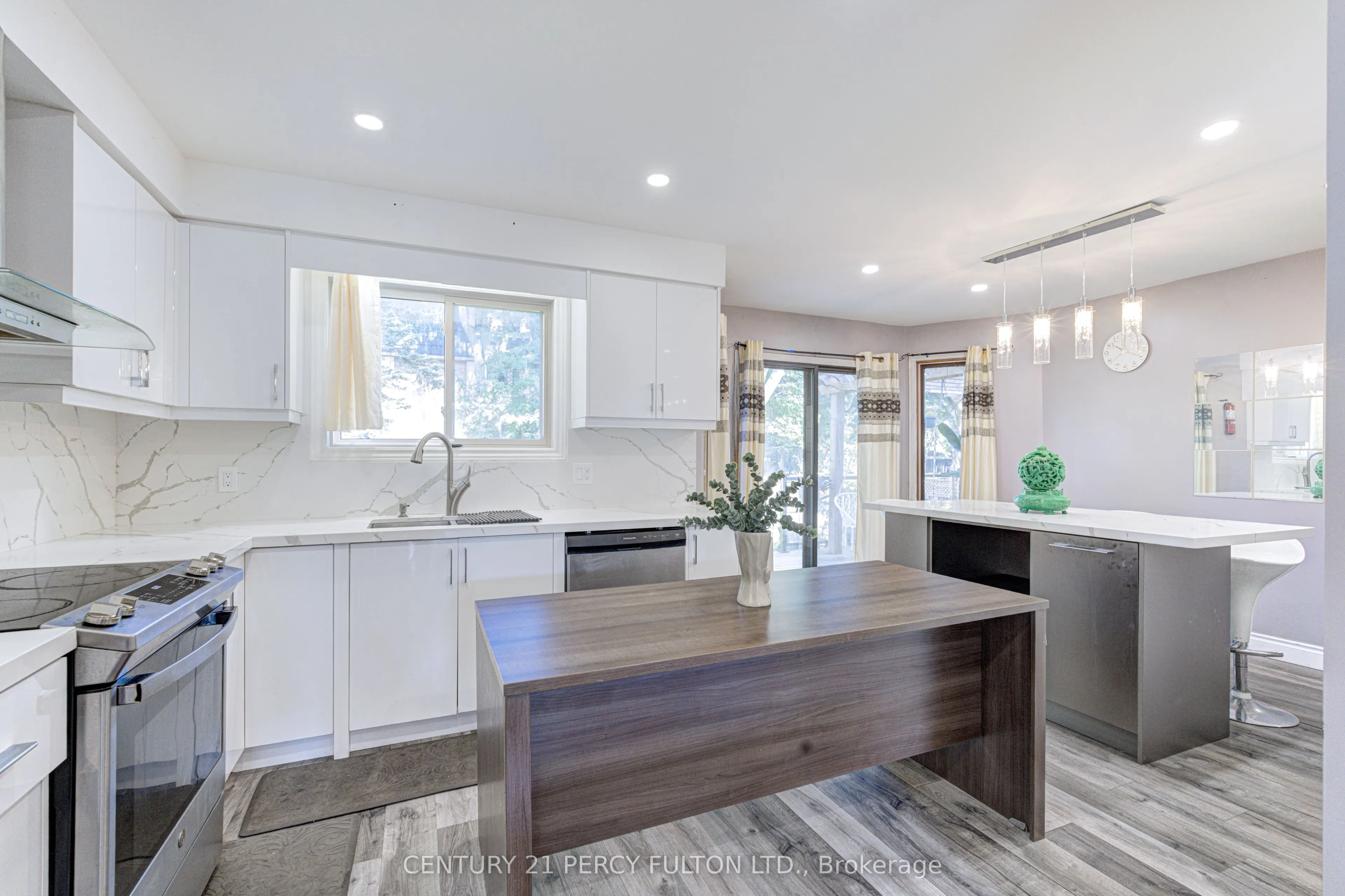 1042 Wetherby Lane