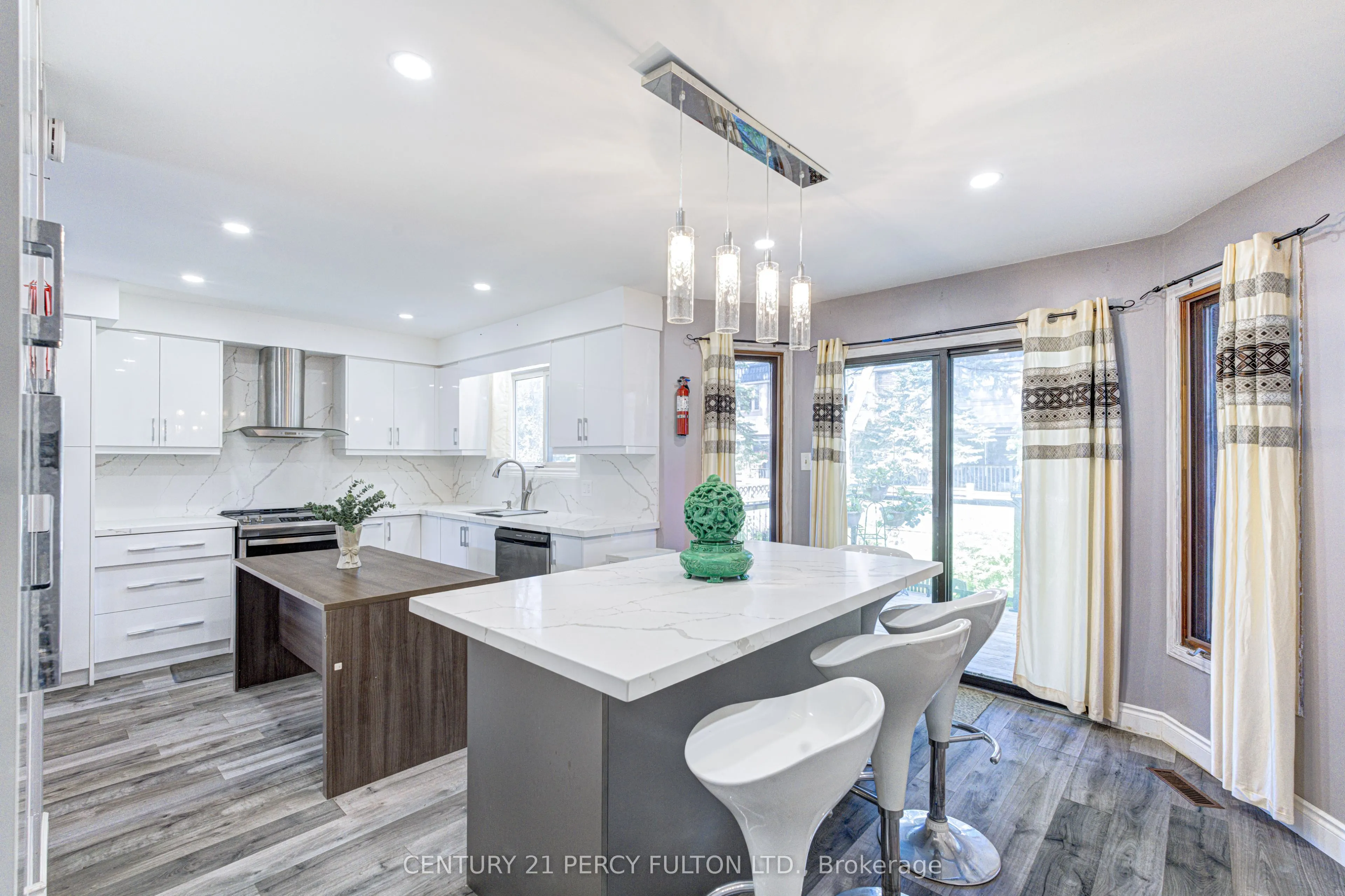 1042 Wetherby Lane
