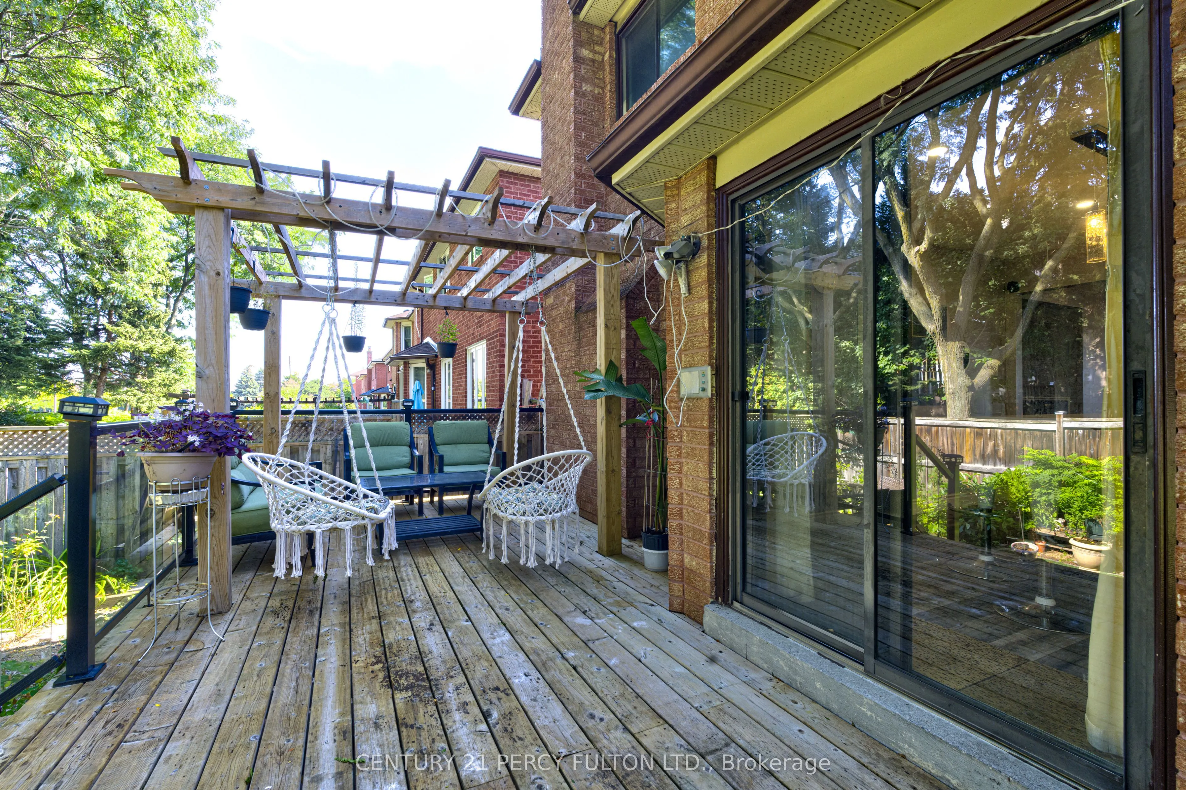 1042 Wetherby Lane