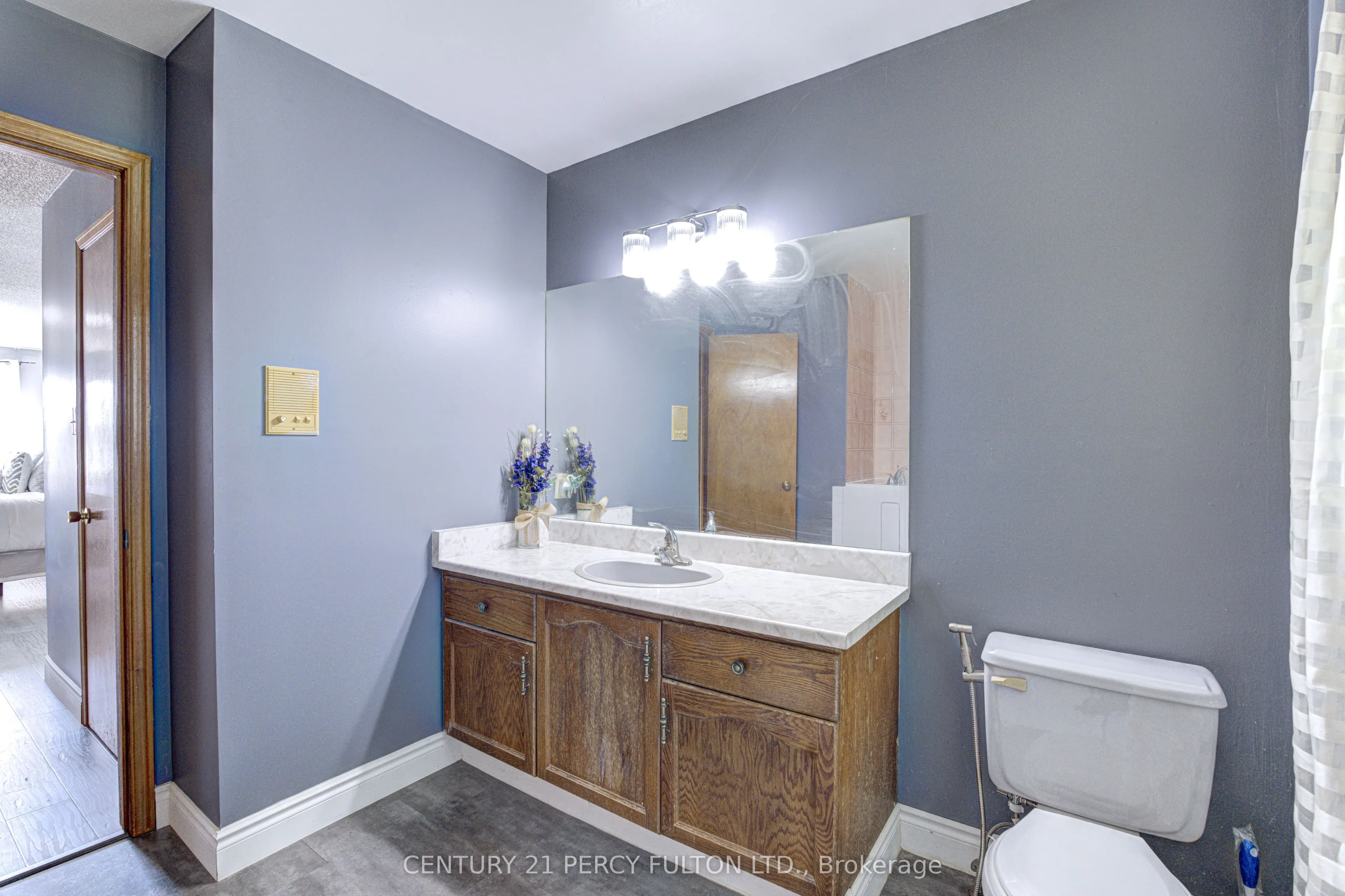 1042 Wetherby Lane