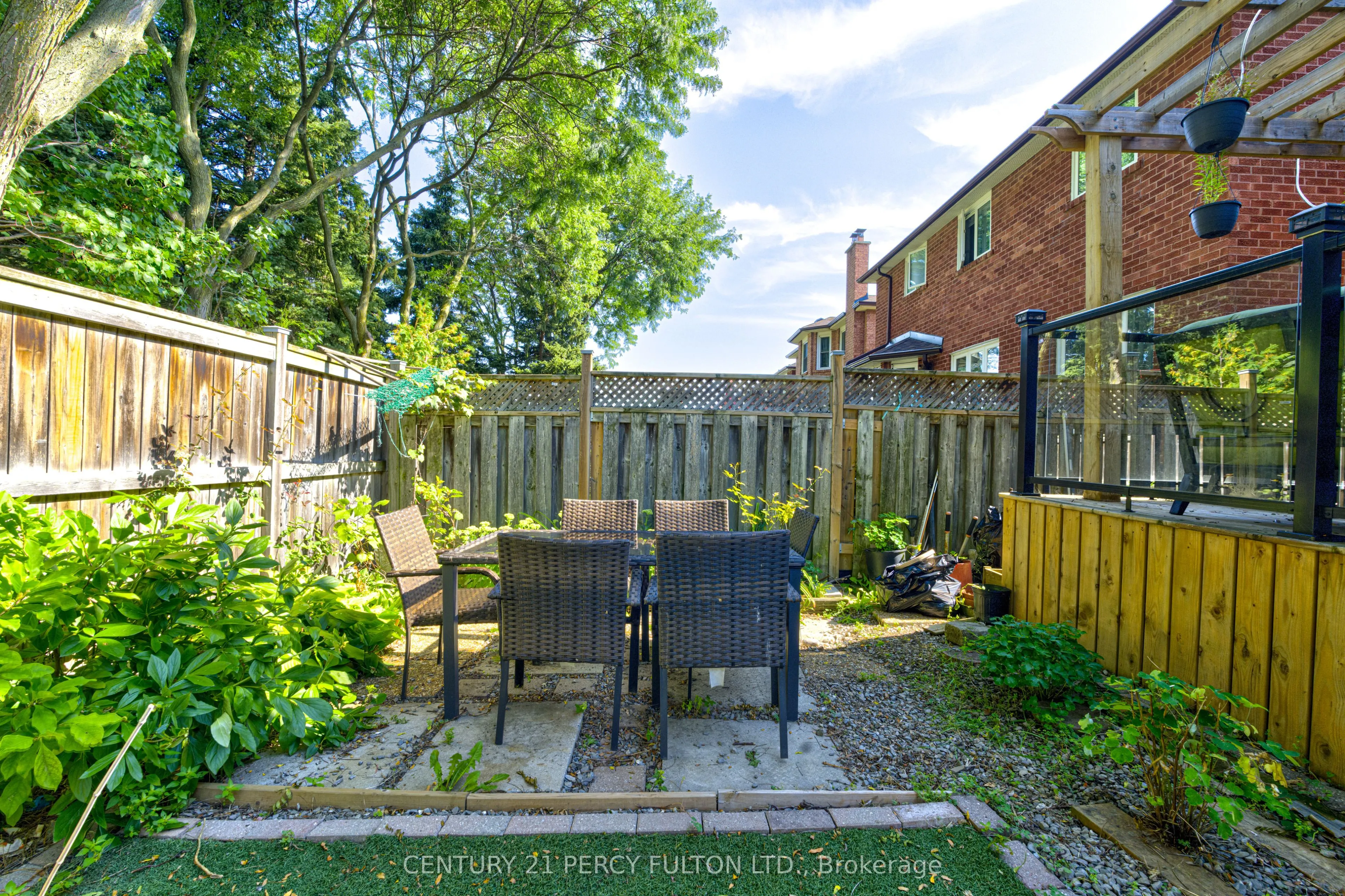 1042 Wetherby Lane