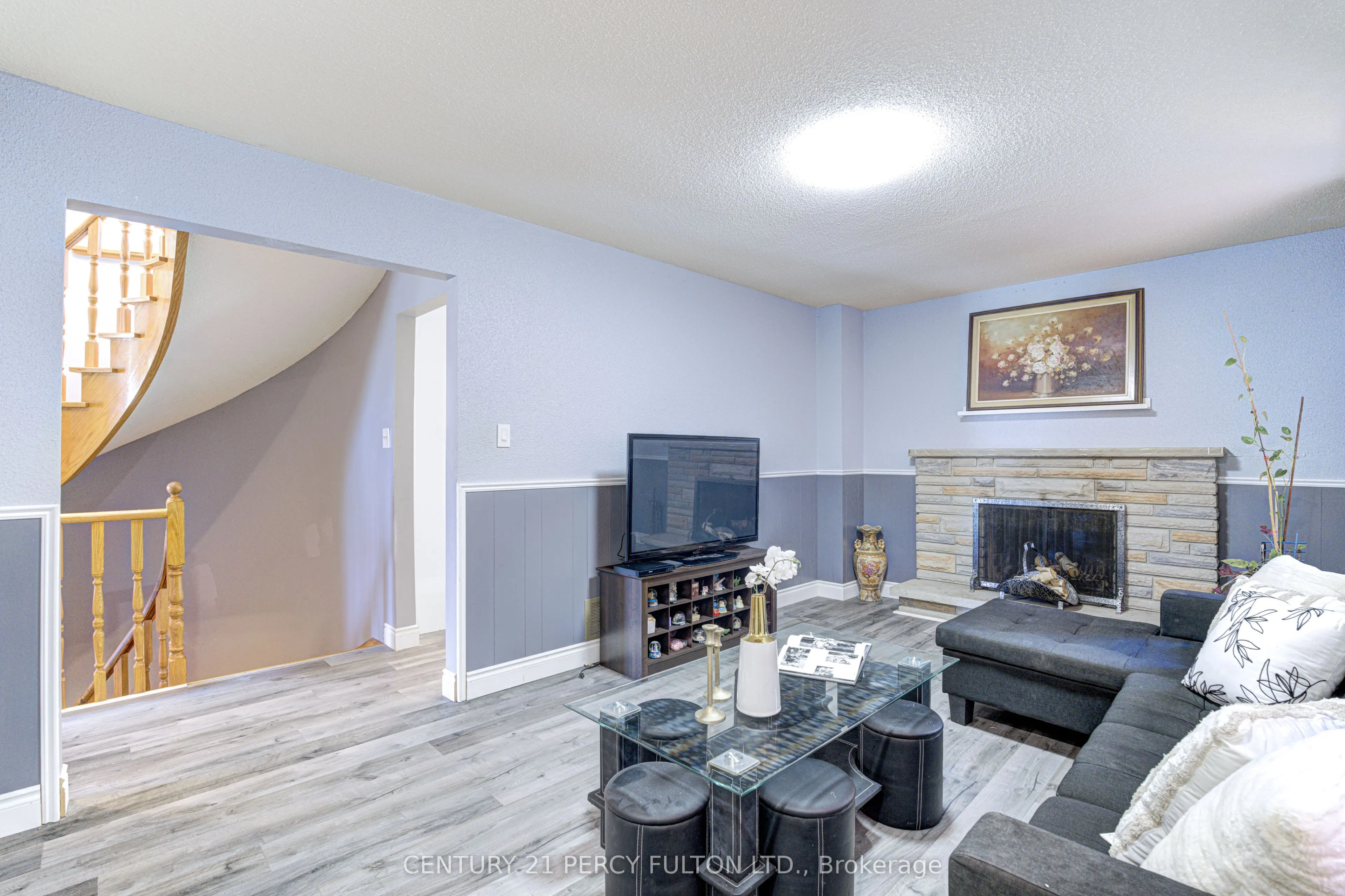 1042 Wetherby Lane