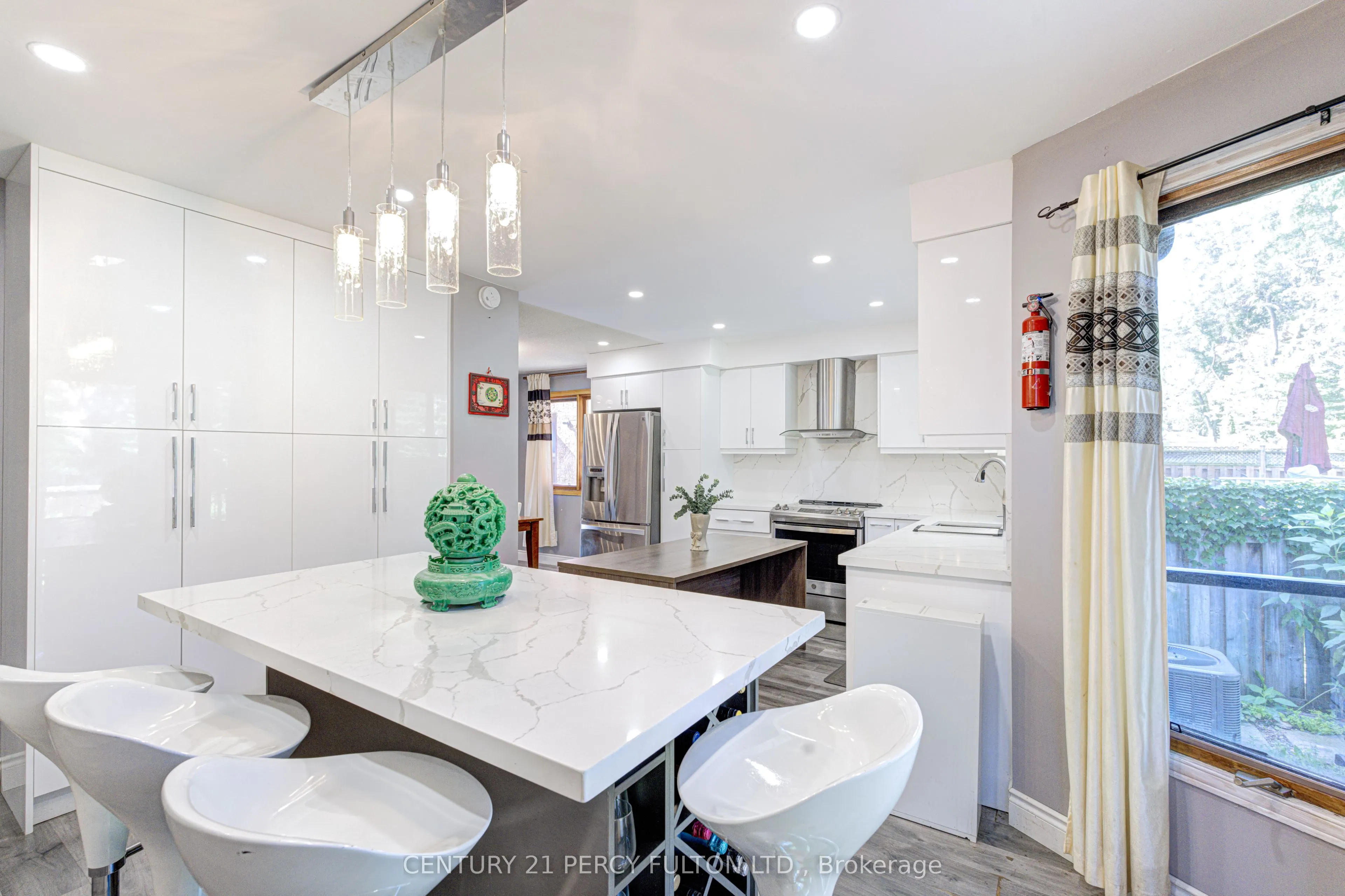 1042 Wetherby Lane