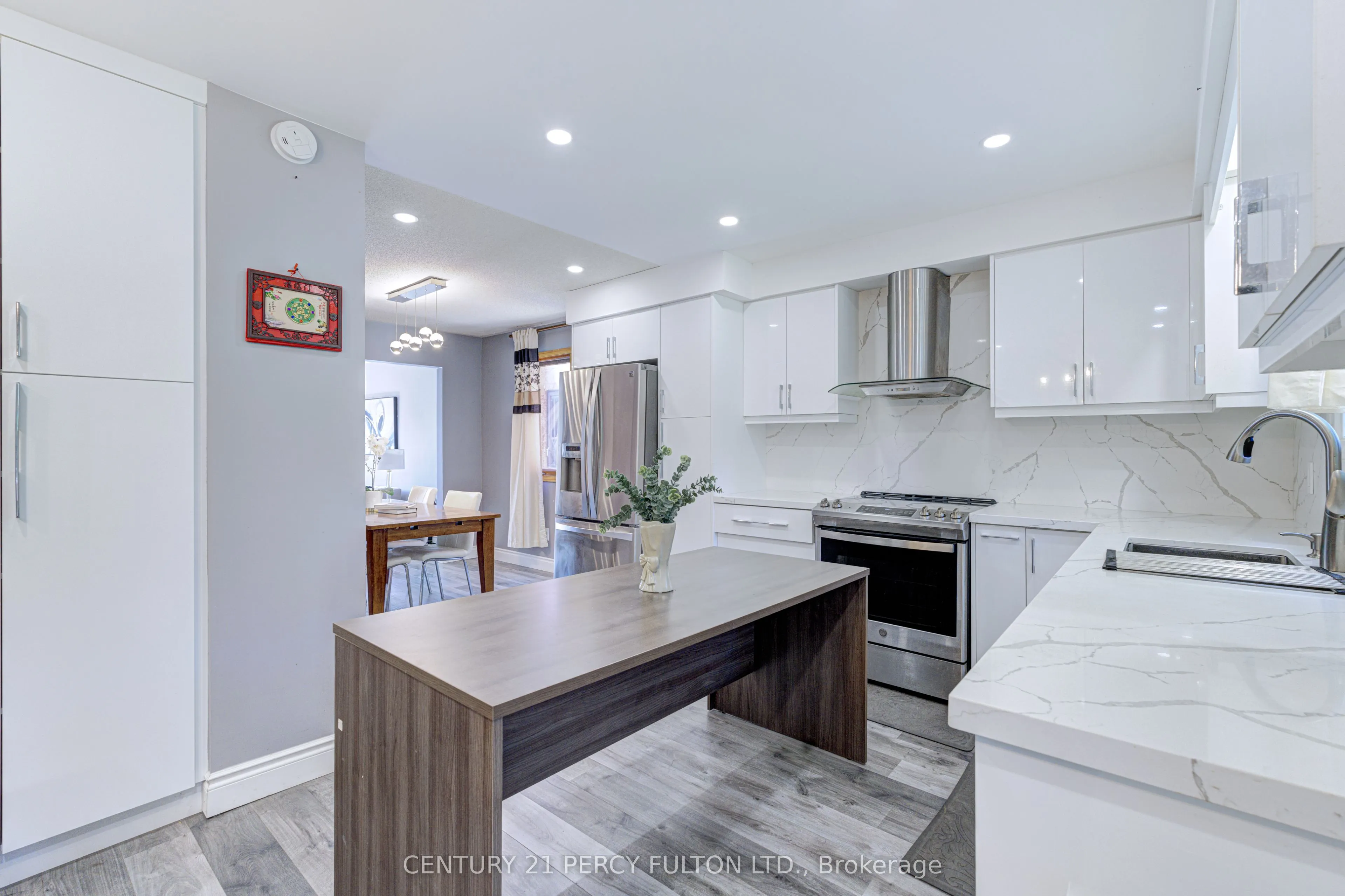 1042 Wetherby Lane