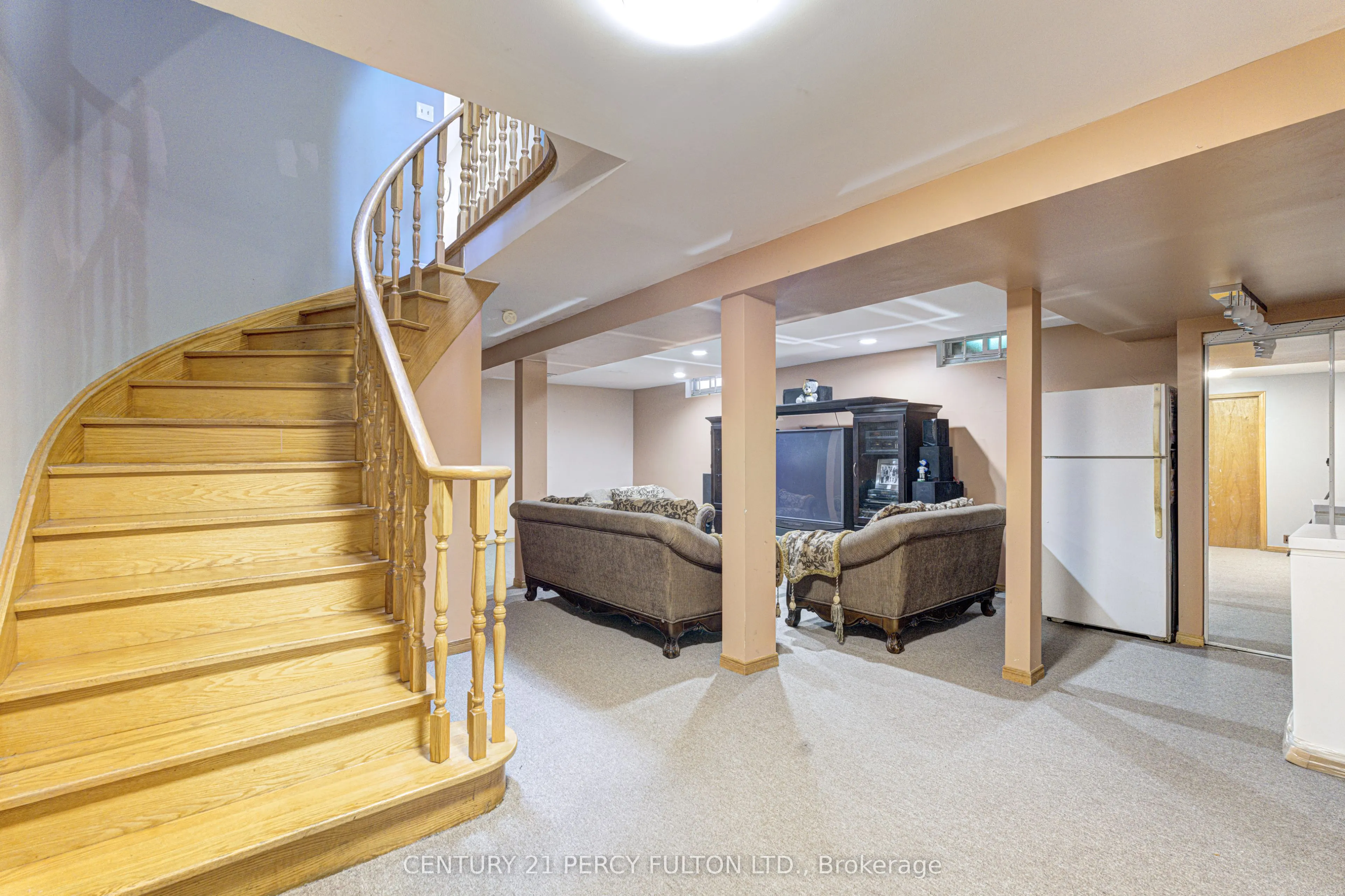 1042 Wetherby Lane