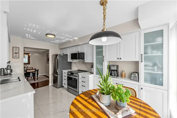 2585 Erin Centre Boulevard