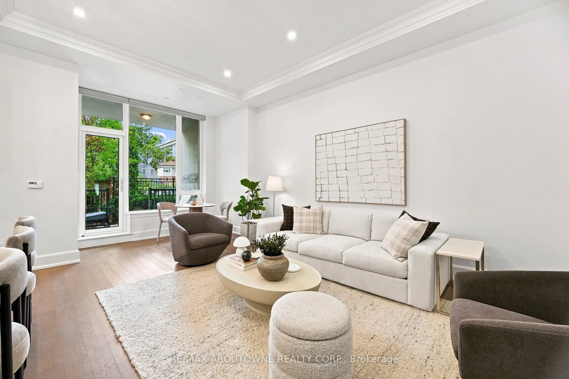 1441 ELGIN Street #106