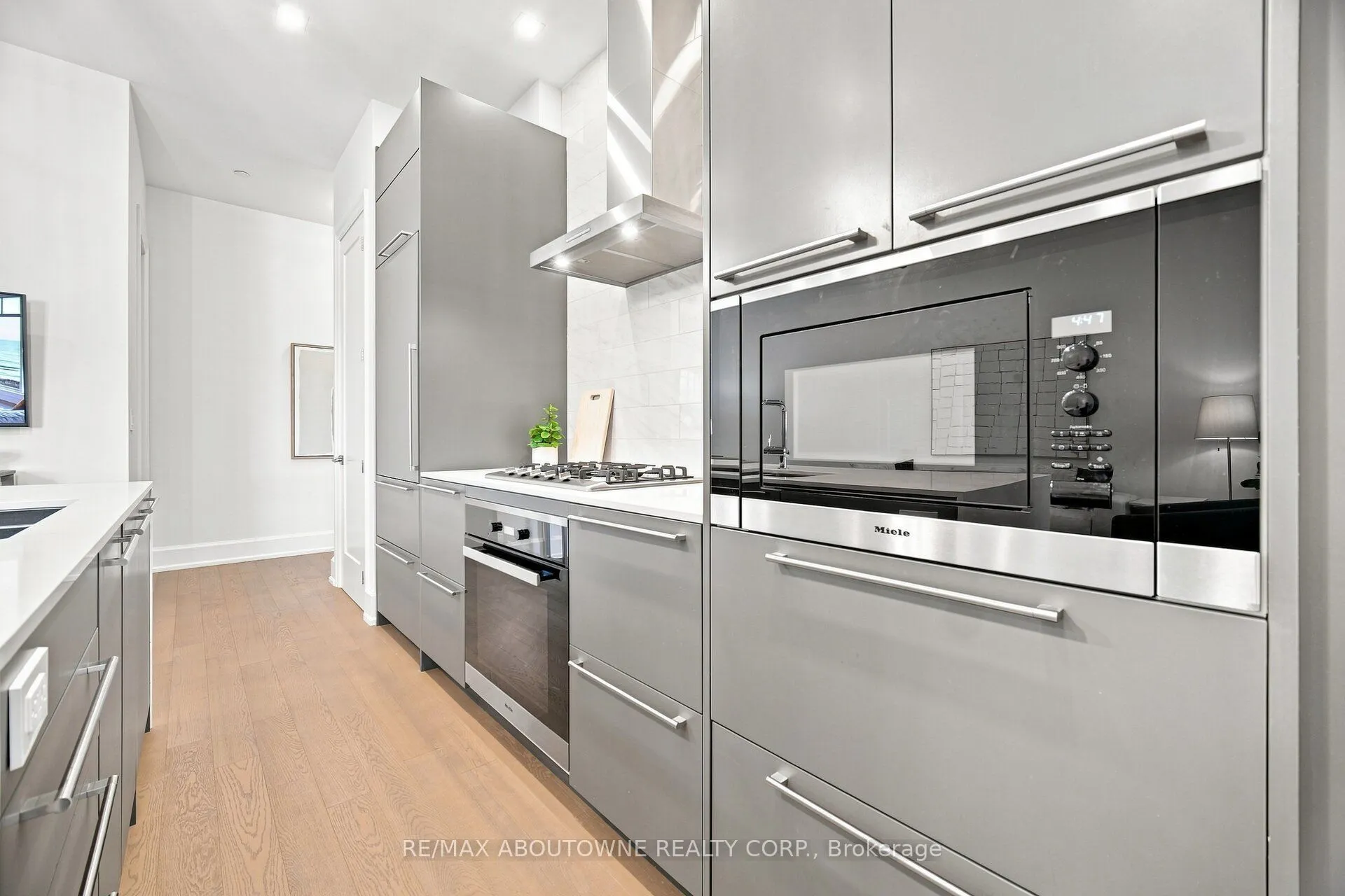 1441 ELGIN Street #106