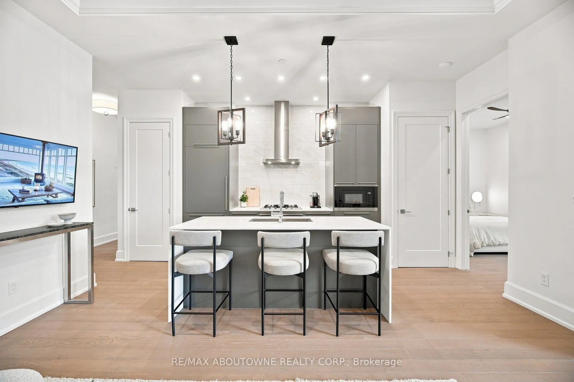 1441 ELGIN Street #106
