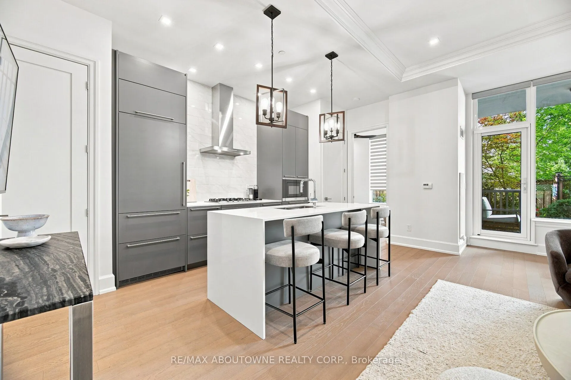 1441 ELGIN Street #106