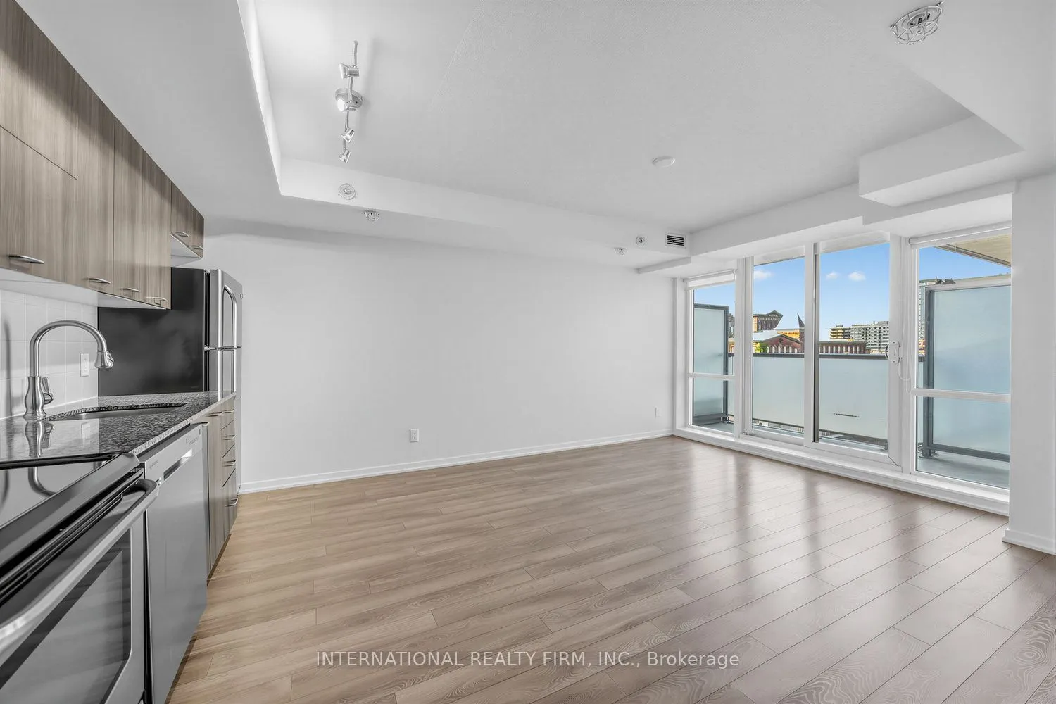 20 Joe Shuster Way #516