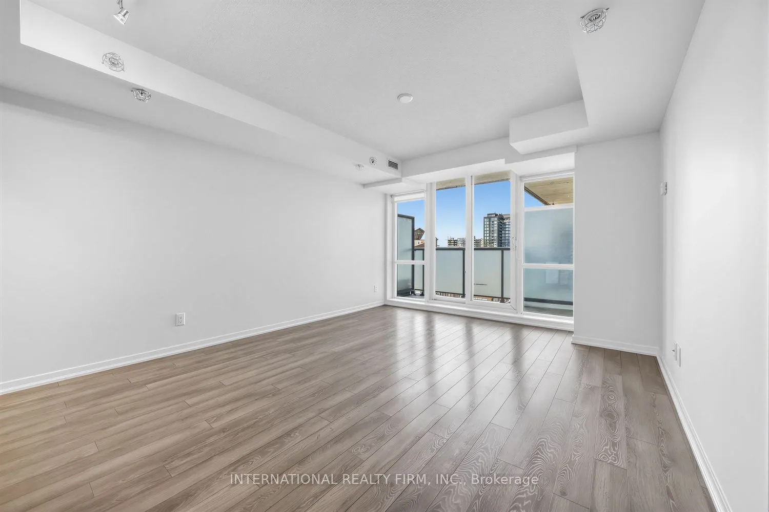 20 Joe Shuster Way #516