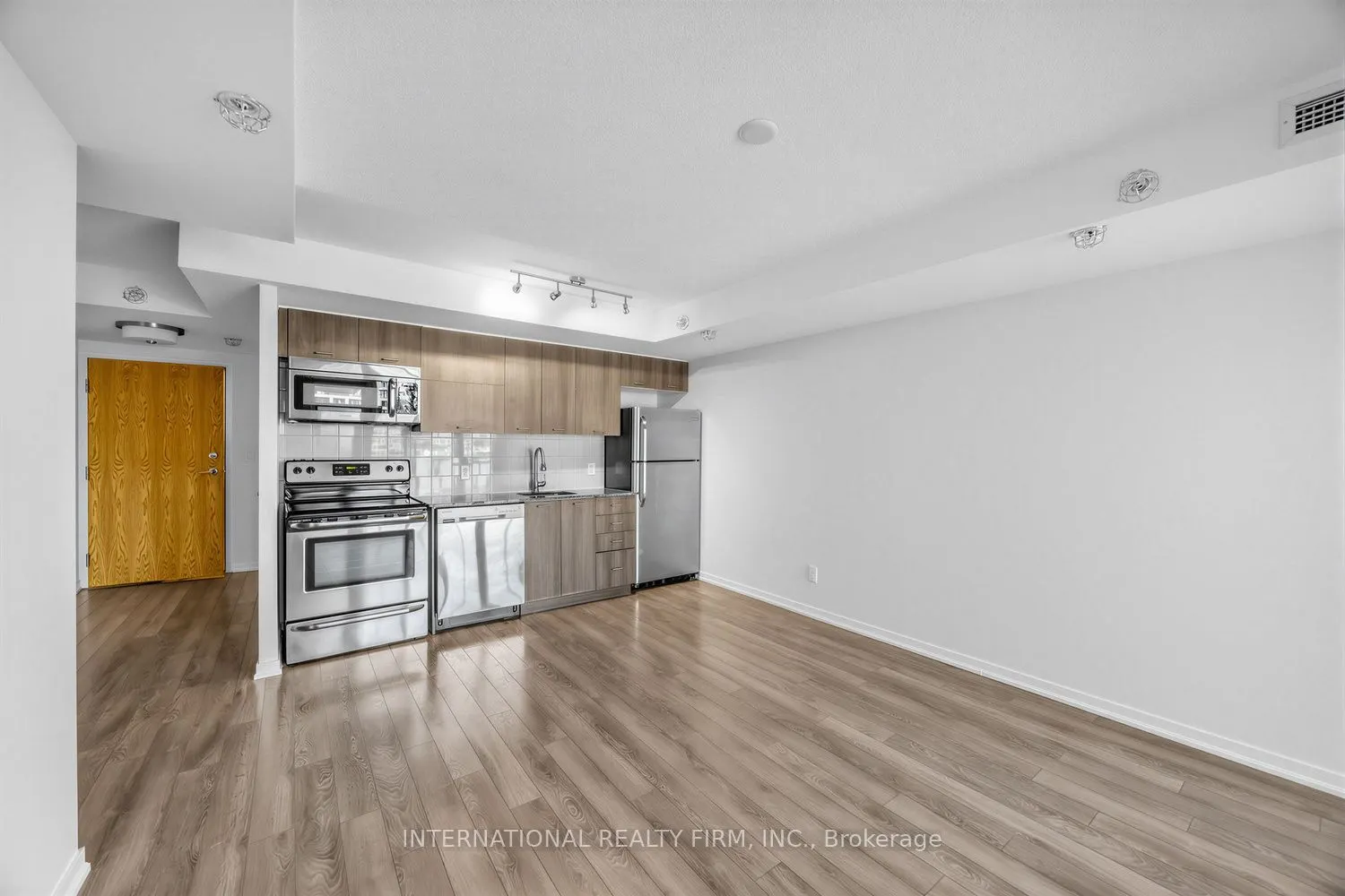 20 Joe Shuster Way #516