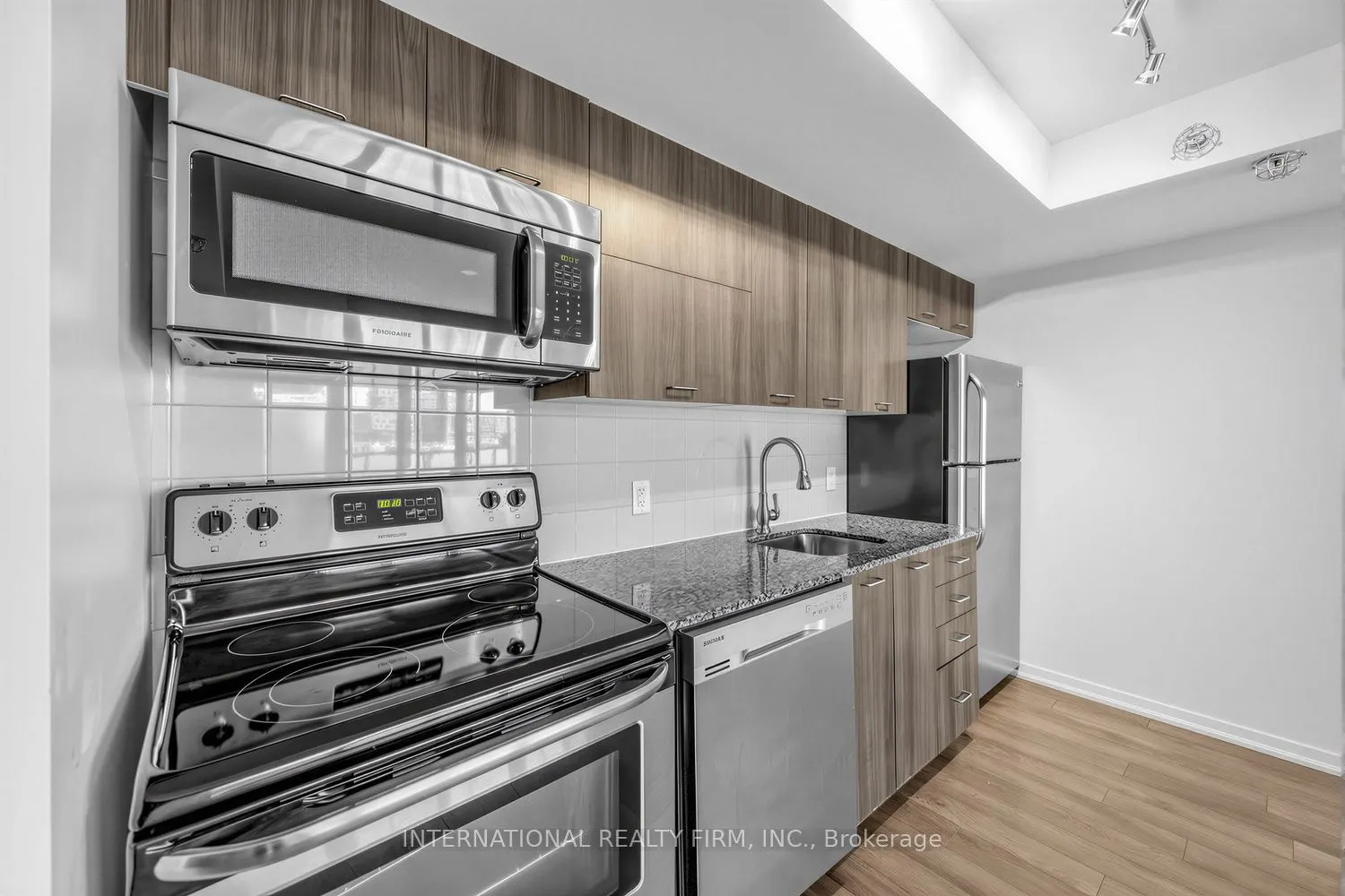 20 Joe Shuster Way #516
