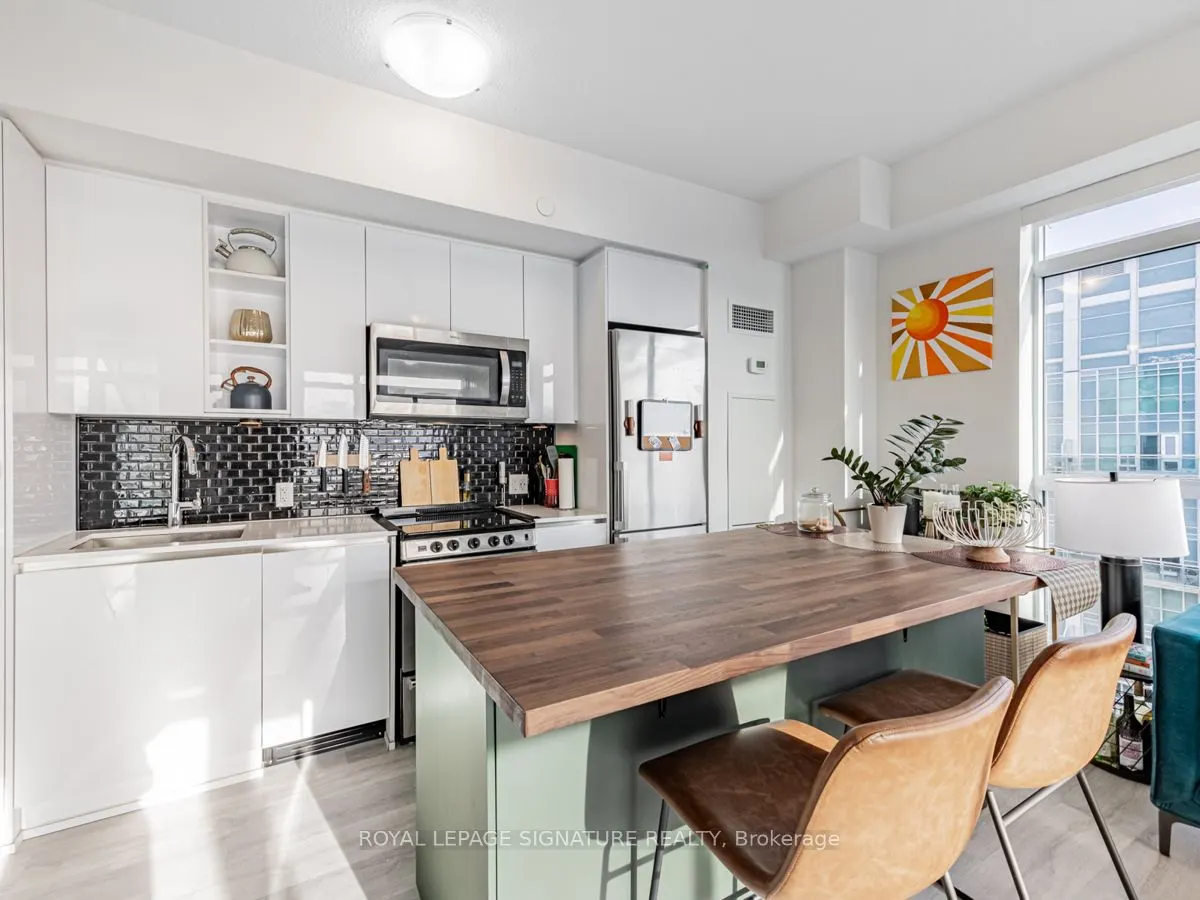 251 Manitoba Street #2704