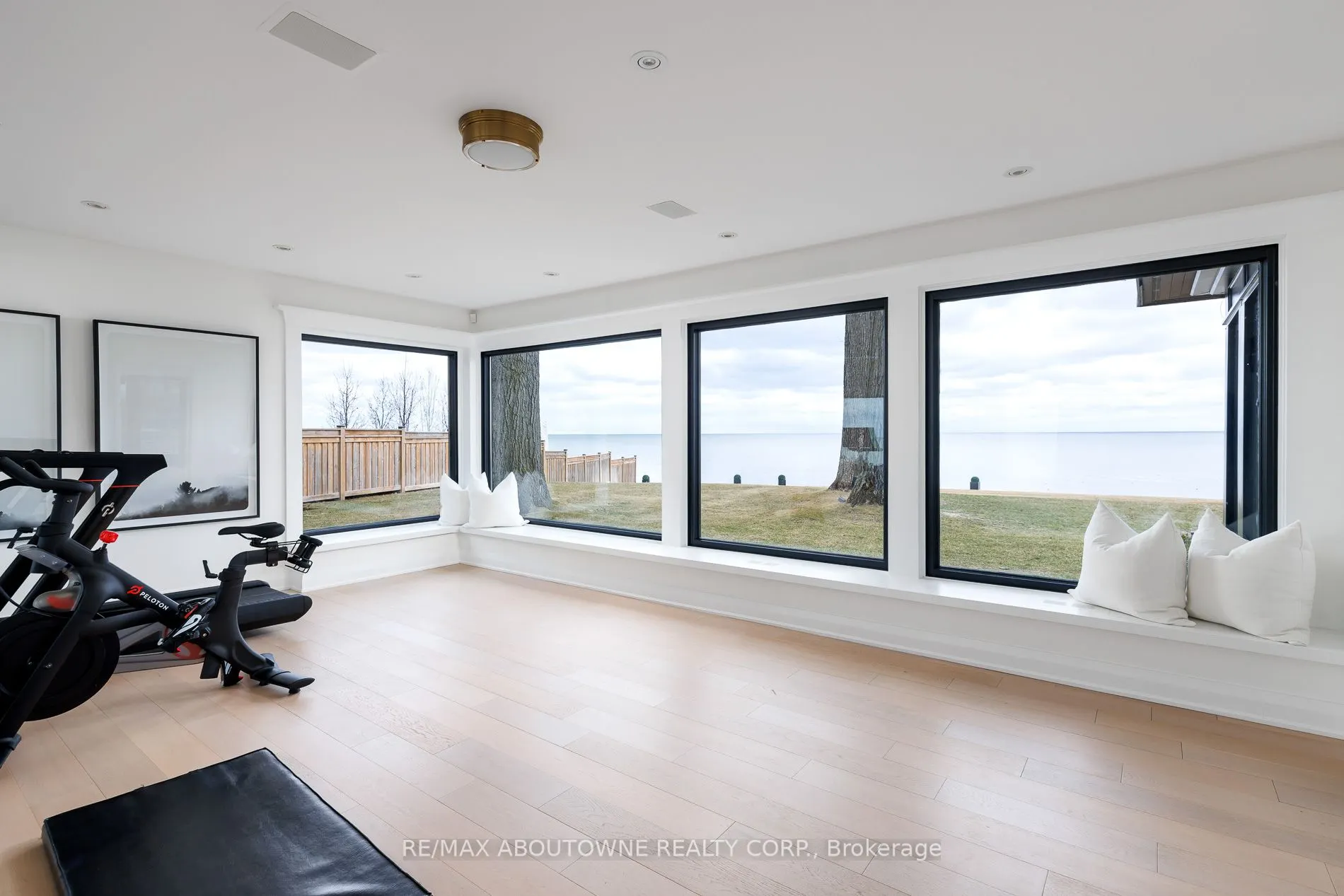 3 Ennisclare Drive E