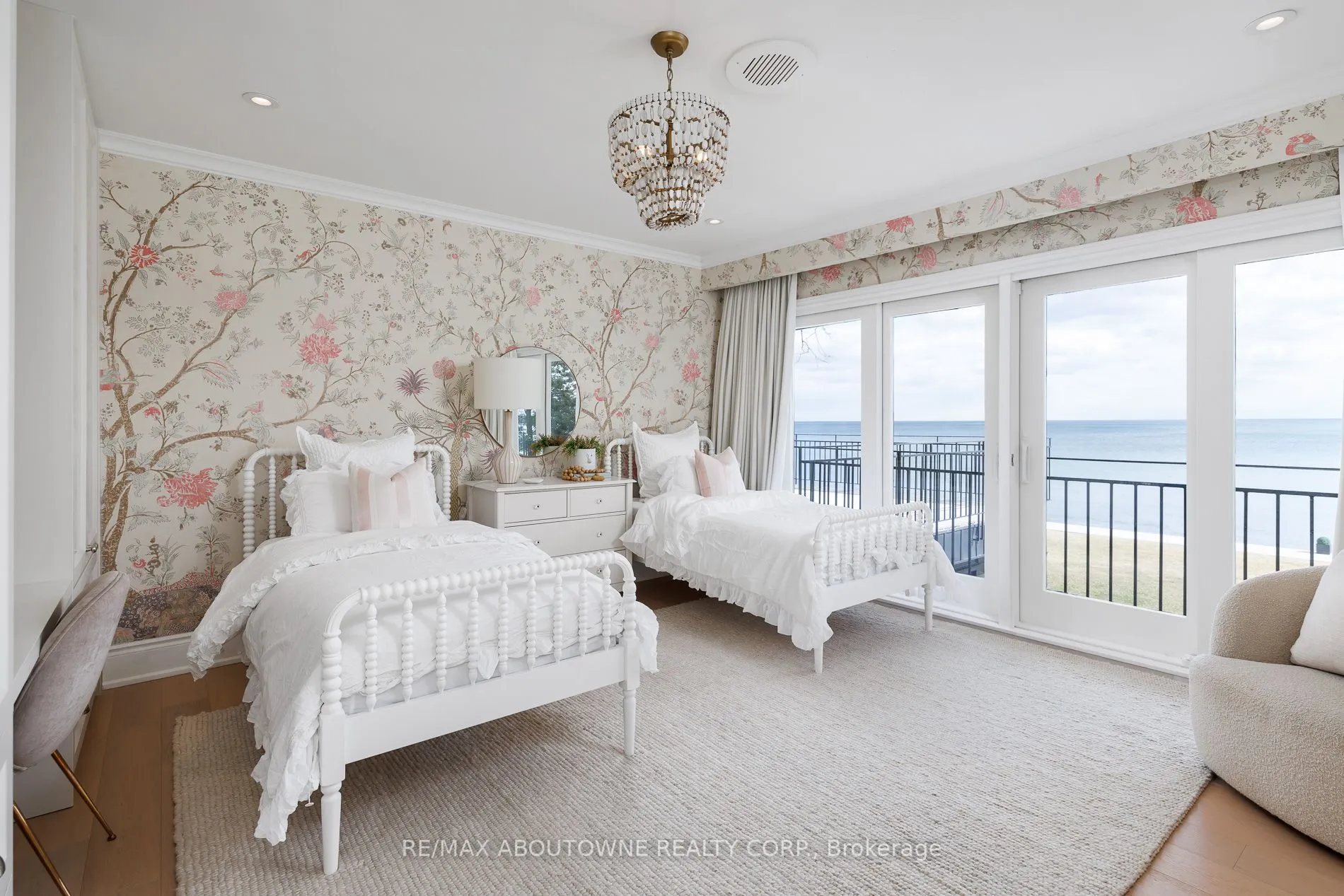 3 Ennisclare Drive E