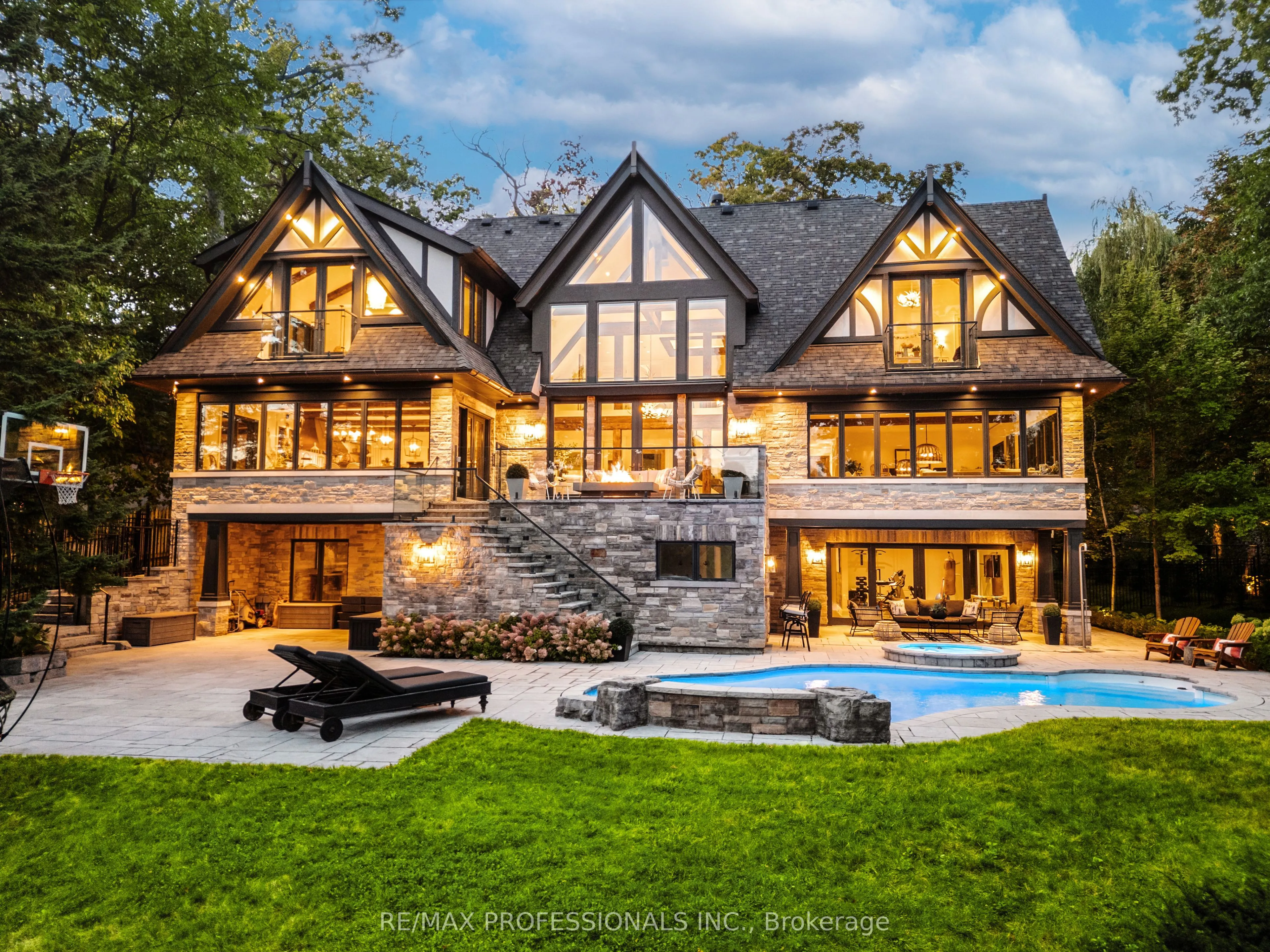 23 Riverside Crescent