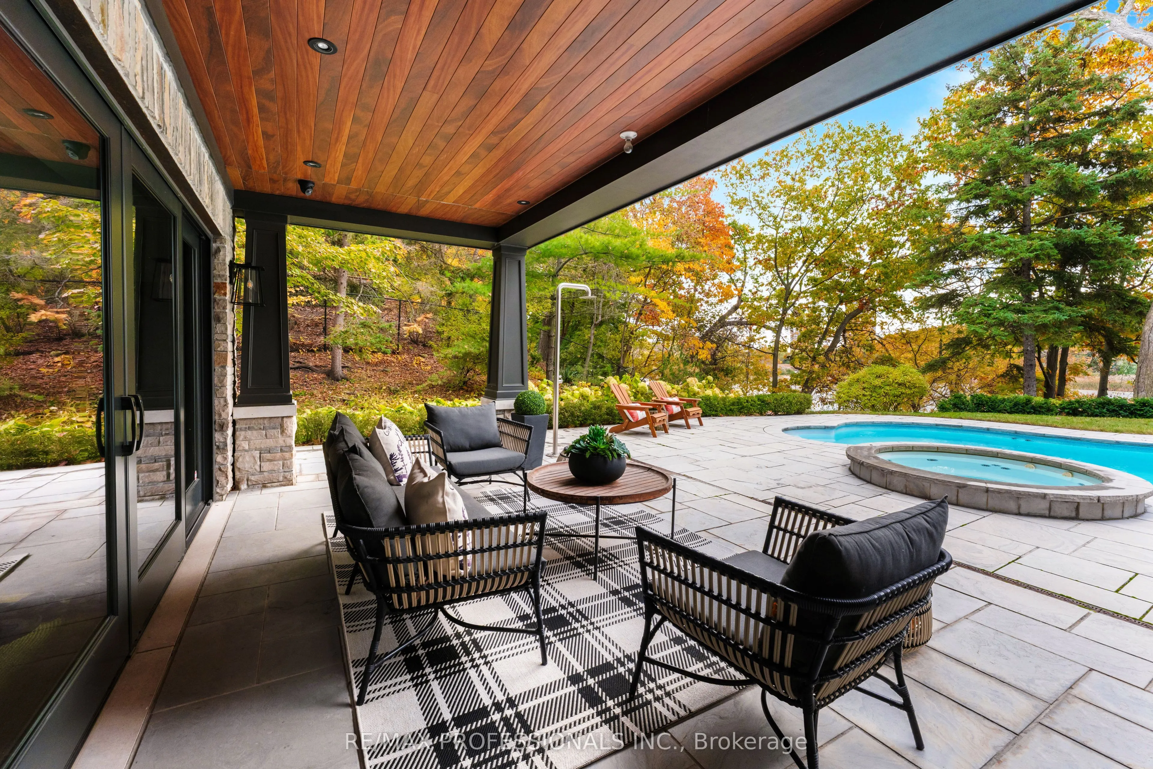 23 Riverside Crescent