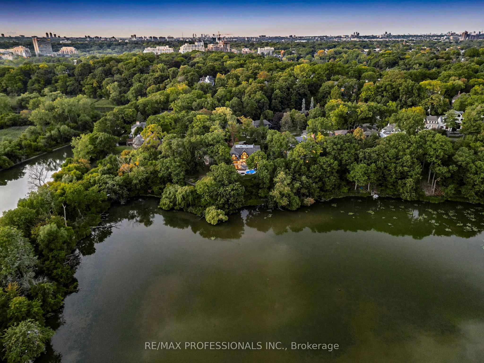 23 Riverside Crescent