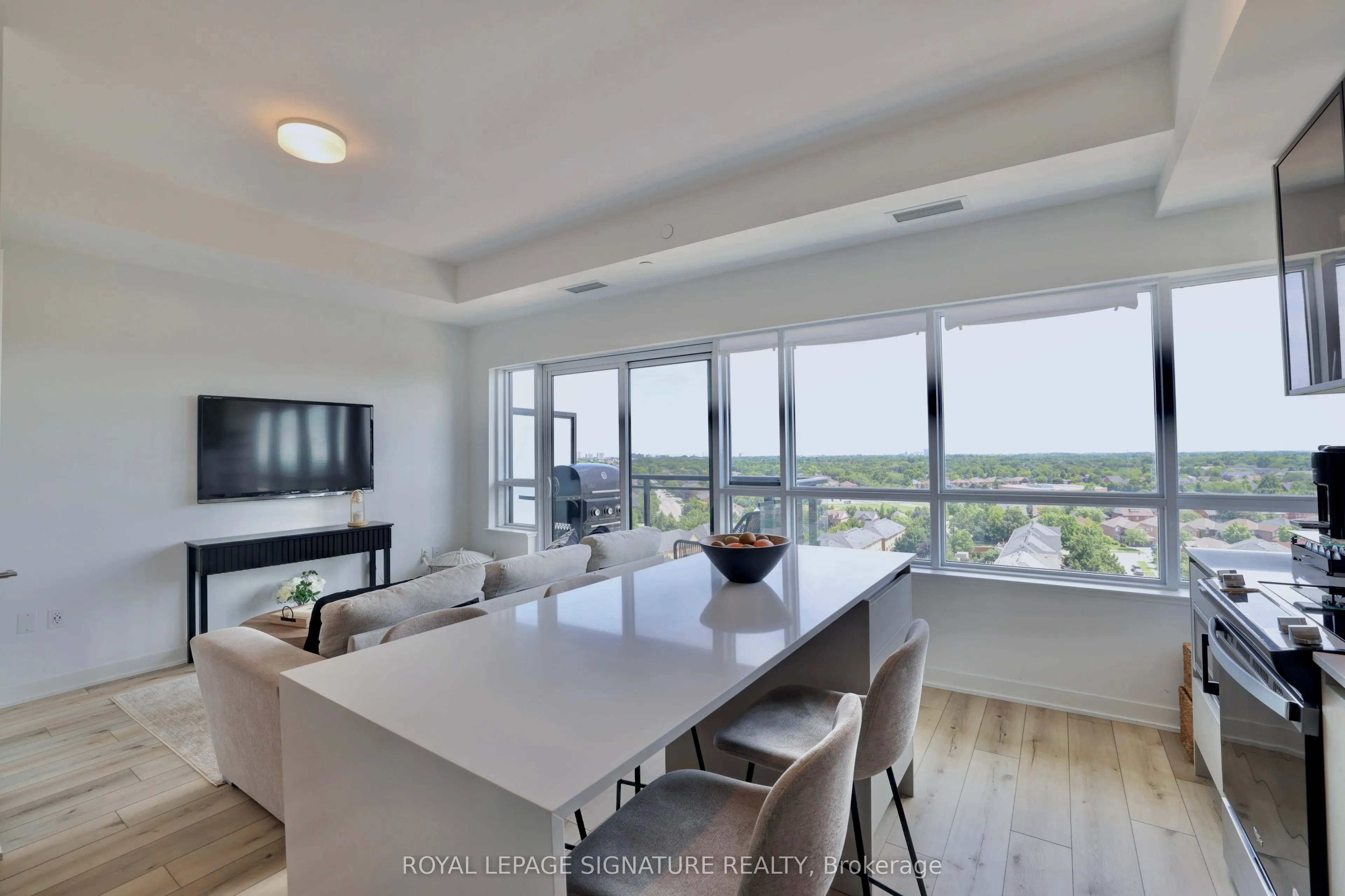 395 Dundas Street W #PH15