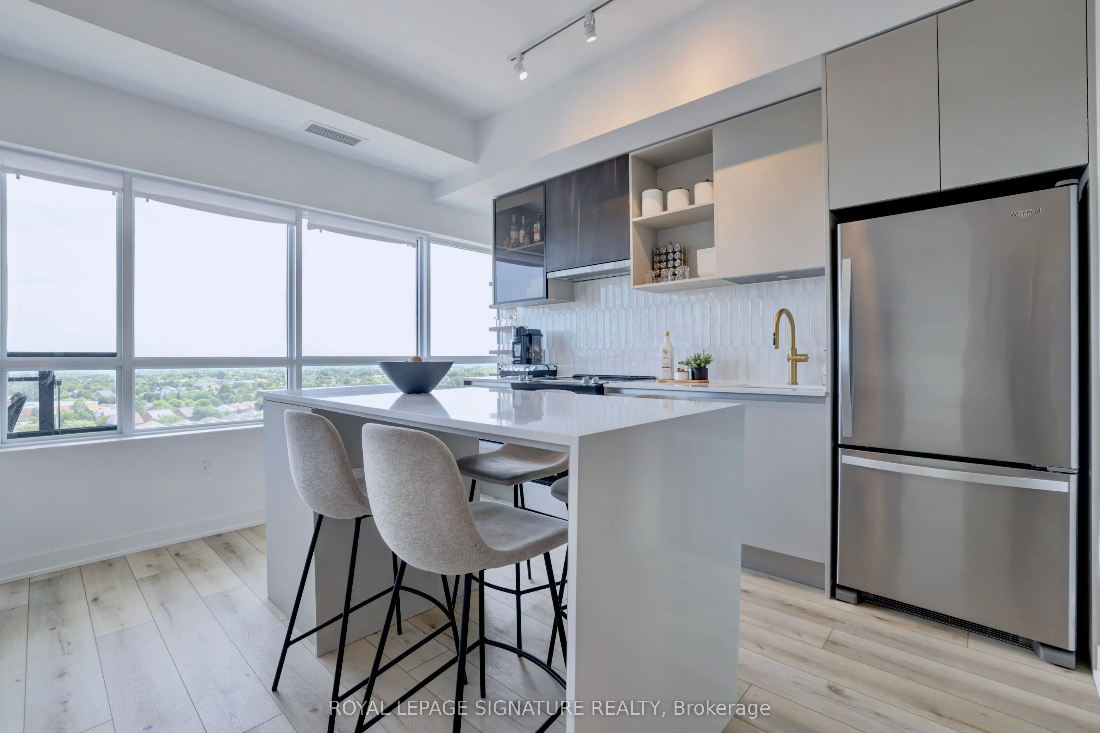 395 Dundas Street W #PH15