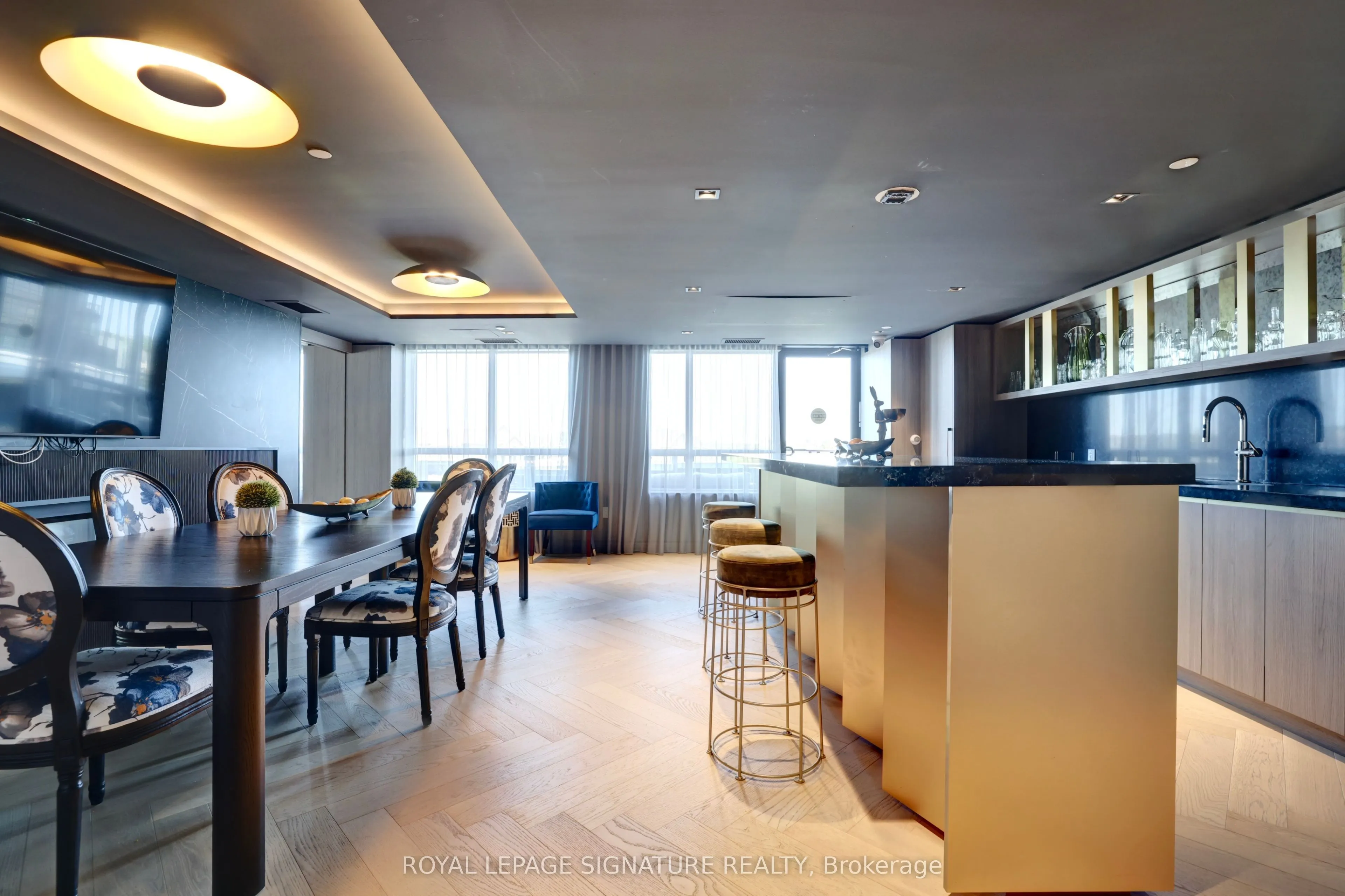 395 Dundas Street W #PH15