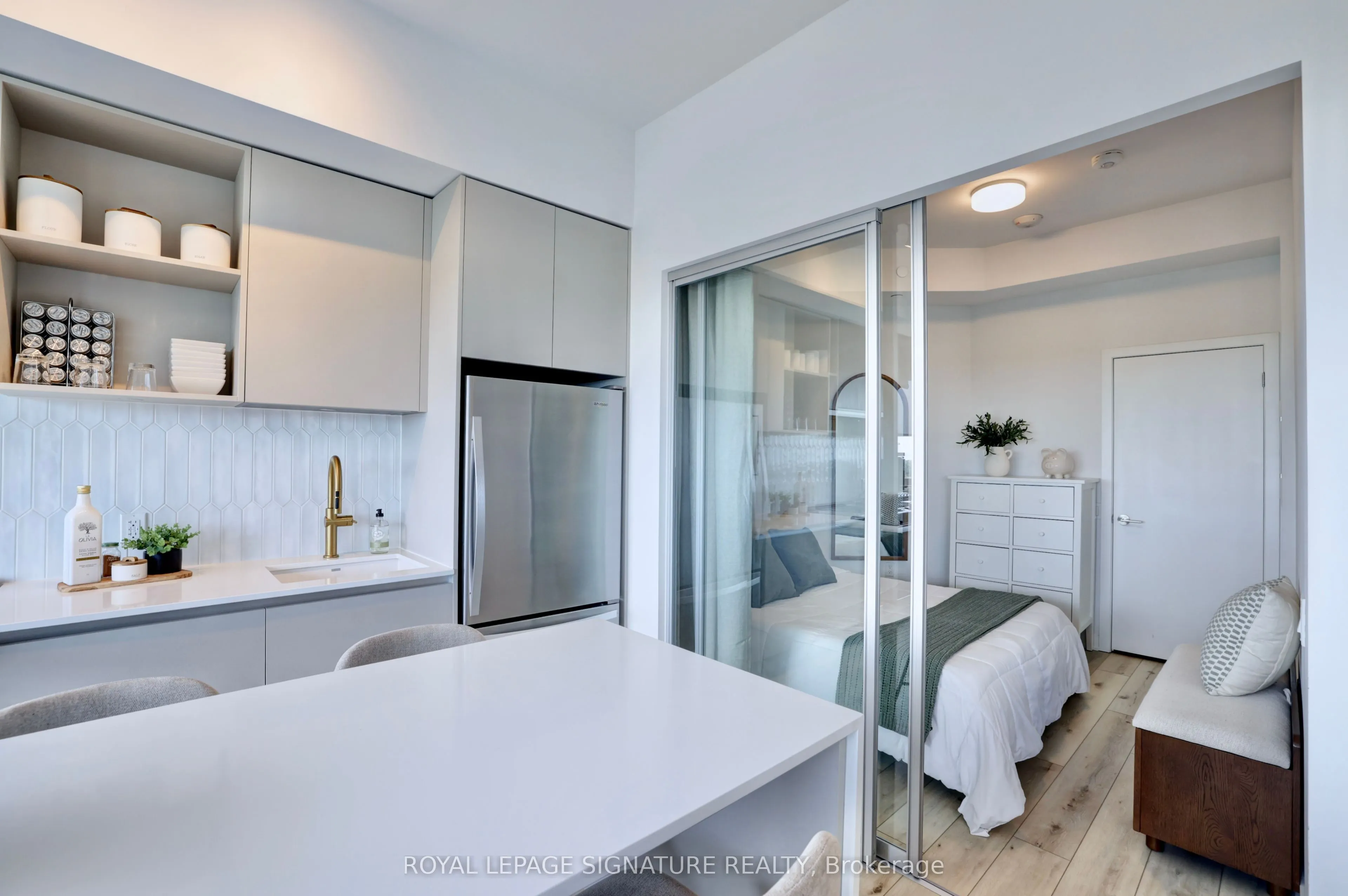 395 Dundas Street W #PH15