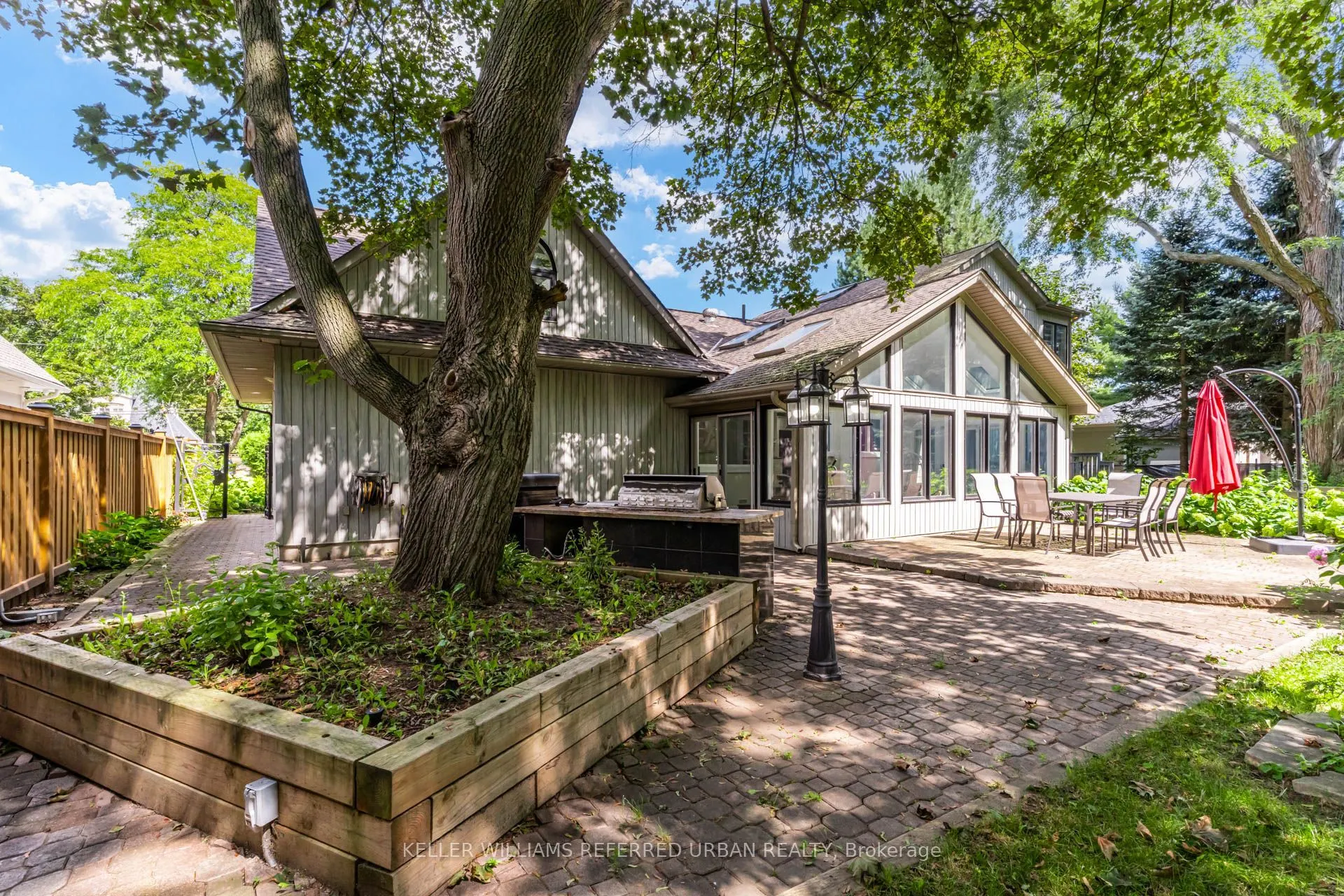 876 Parkland Avenue