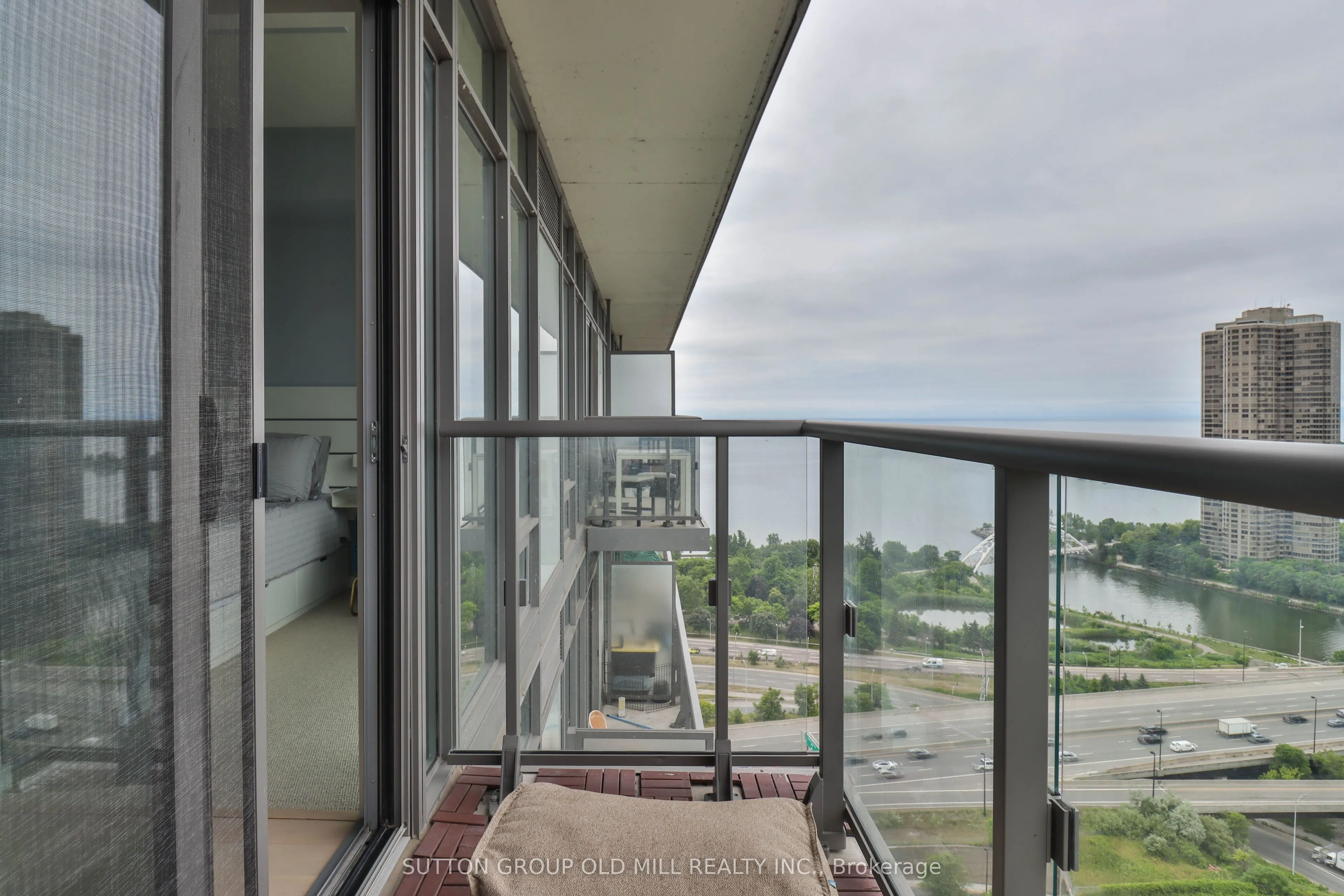 105 The Queensway #2709