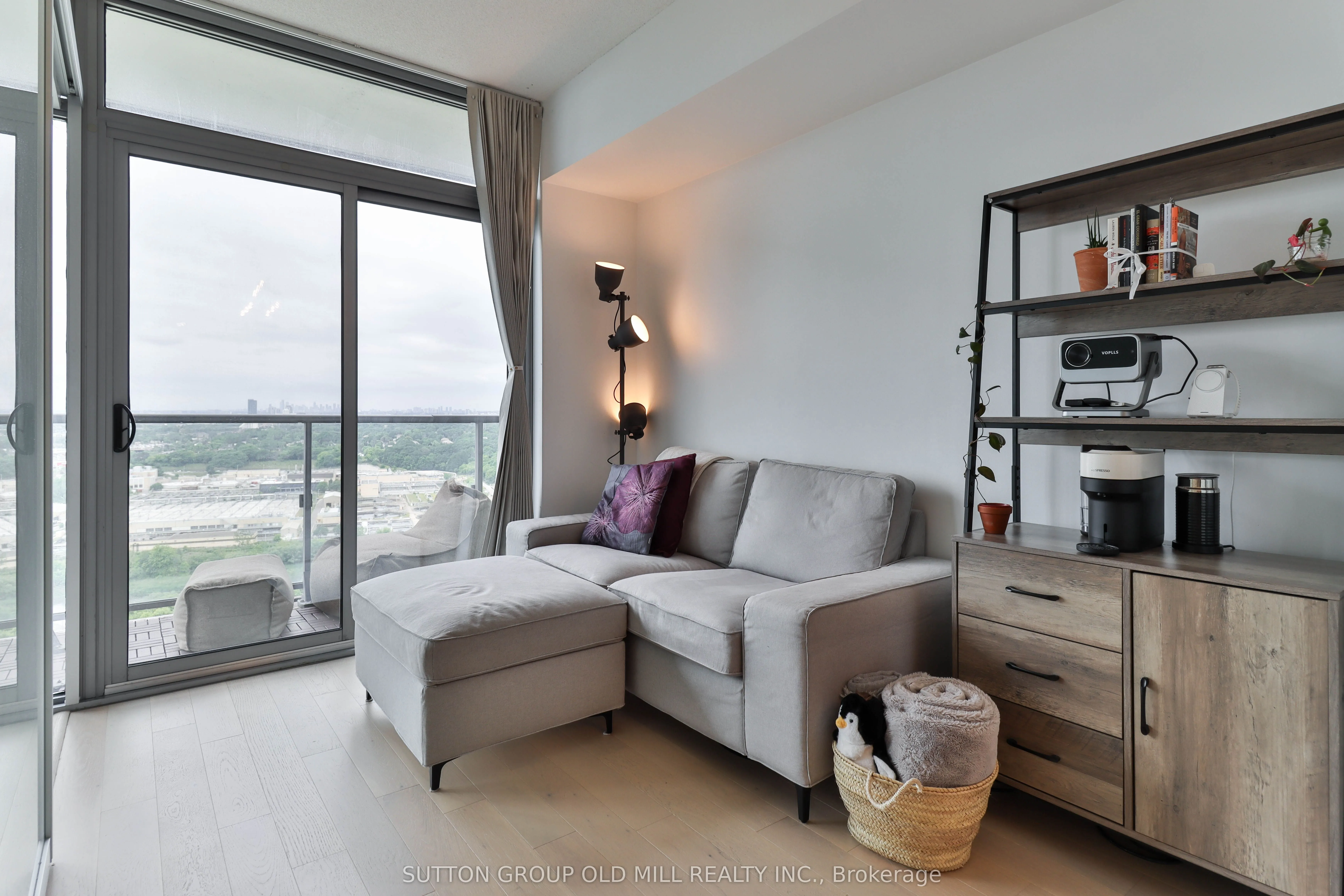 105 The Queensway #2709