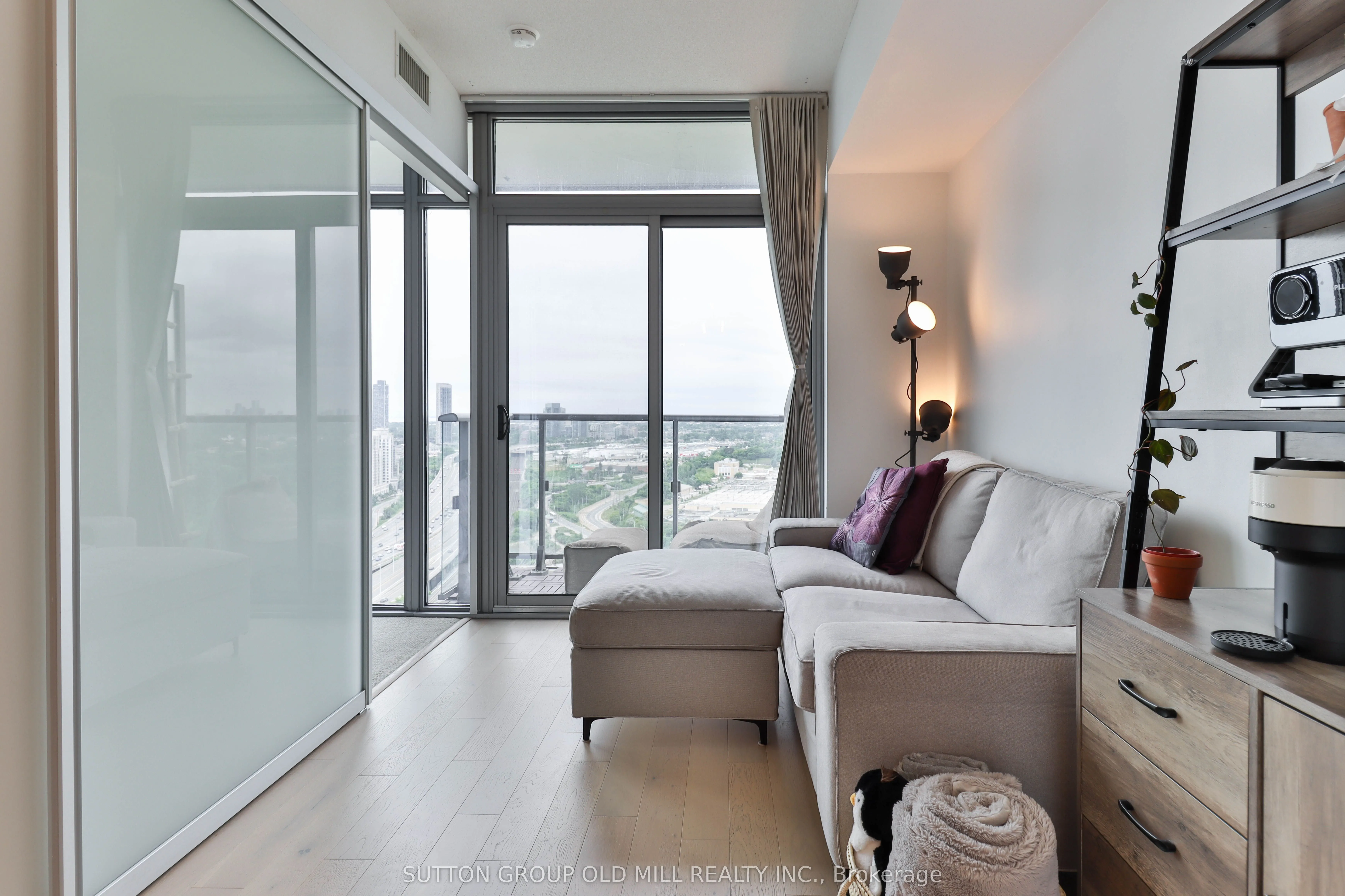 105 The Queensway #2709