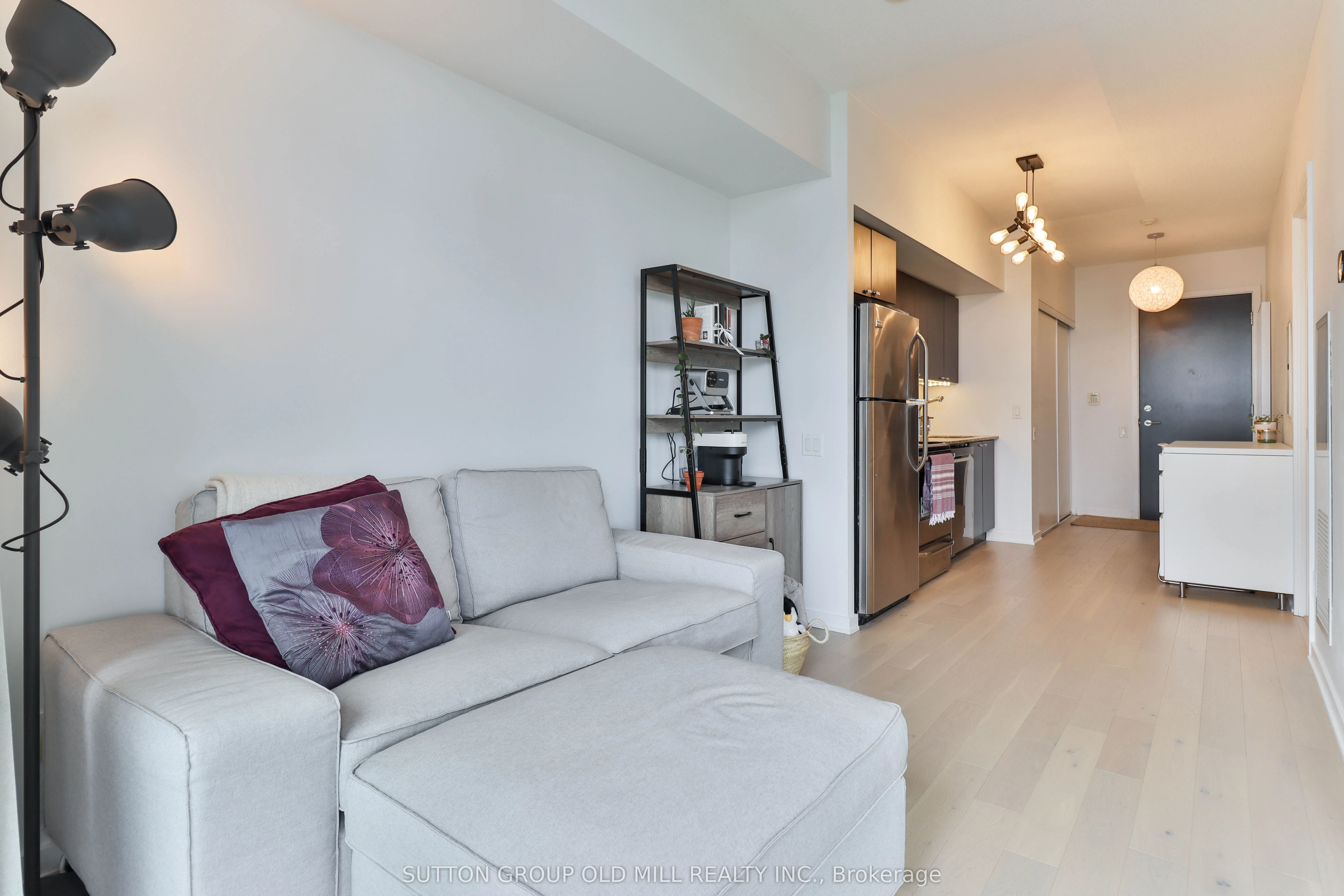 105 The Queensway #2709