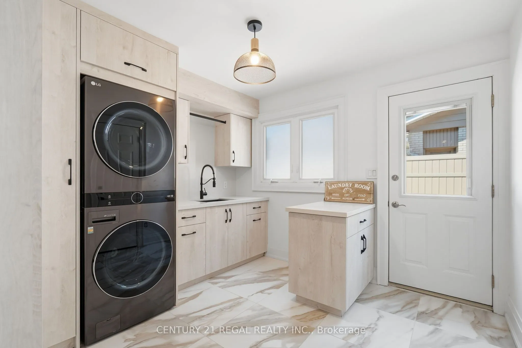 3308 Grassfire Crescent