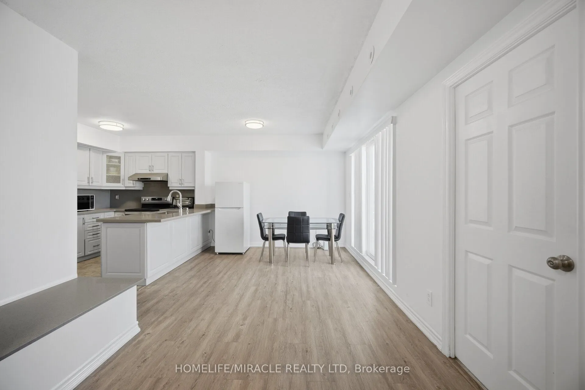 3049 Finch Avenue W #2002
