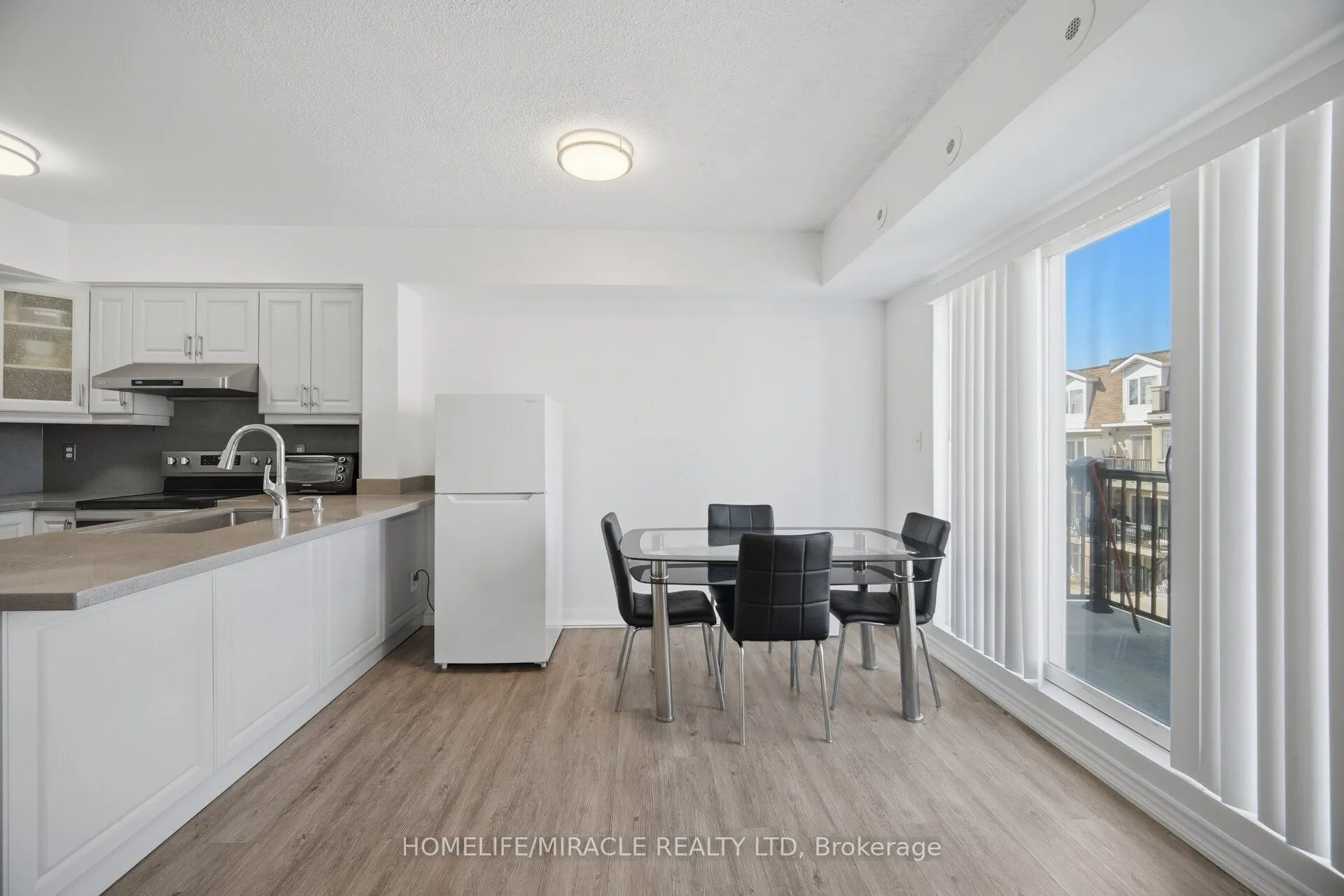 3049 Finch Avenue W #2002