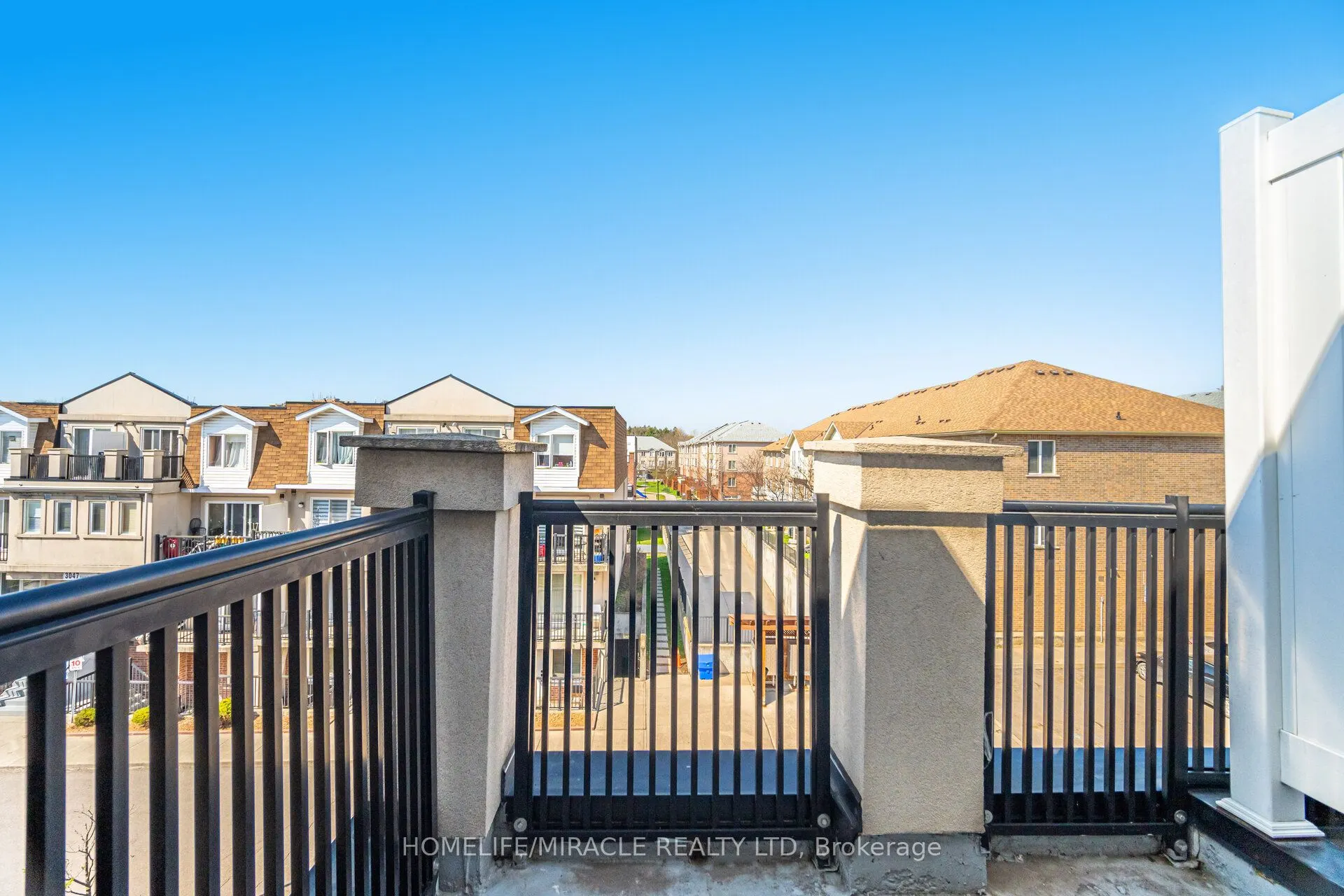 3049 Finch Avenue W #2002
