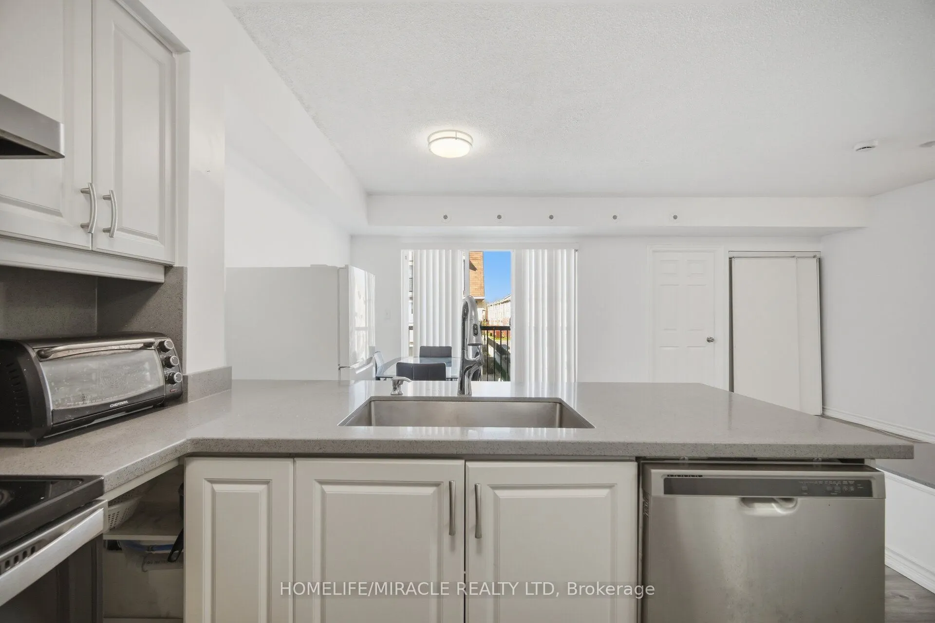 3049 Finch Avenue W #2002