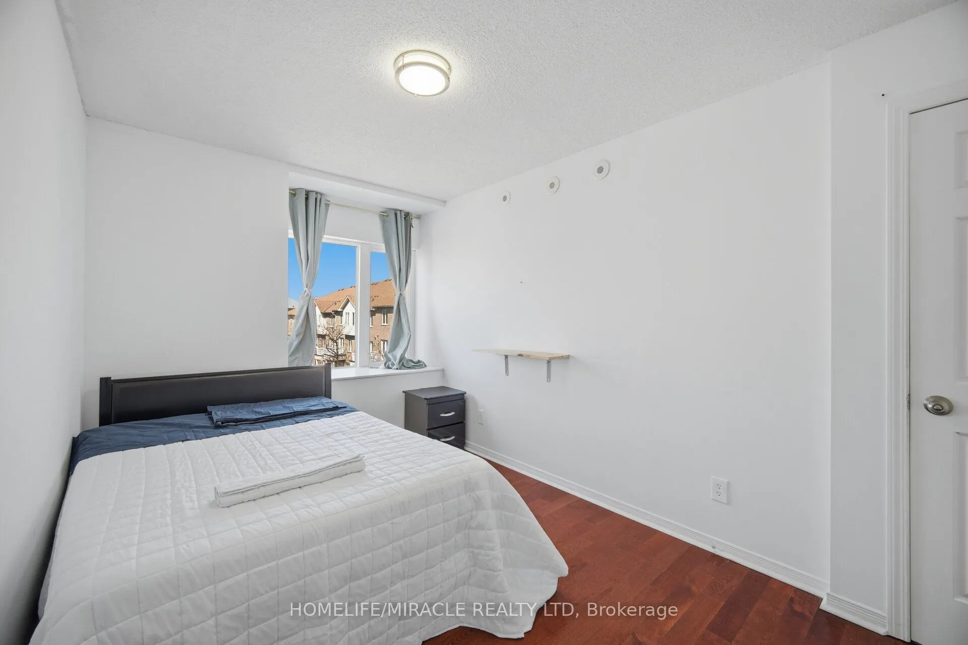 3049 Finch Avenue W #2002