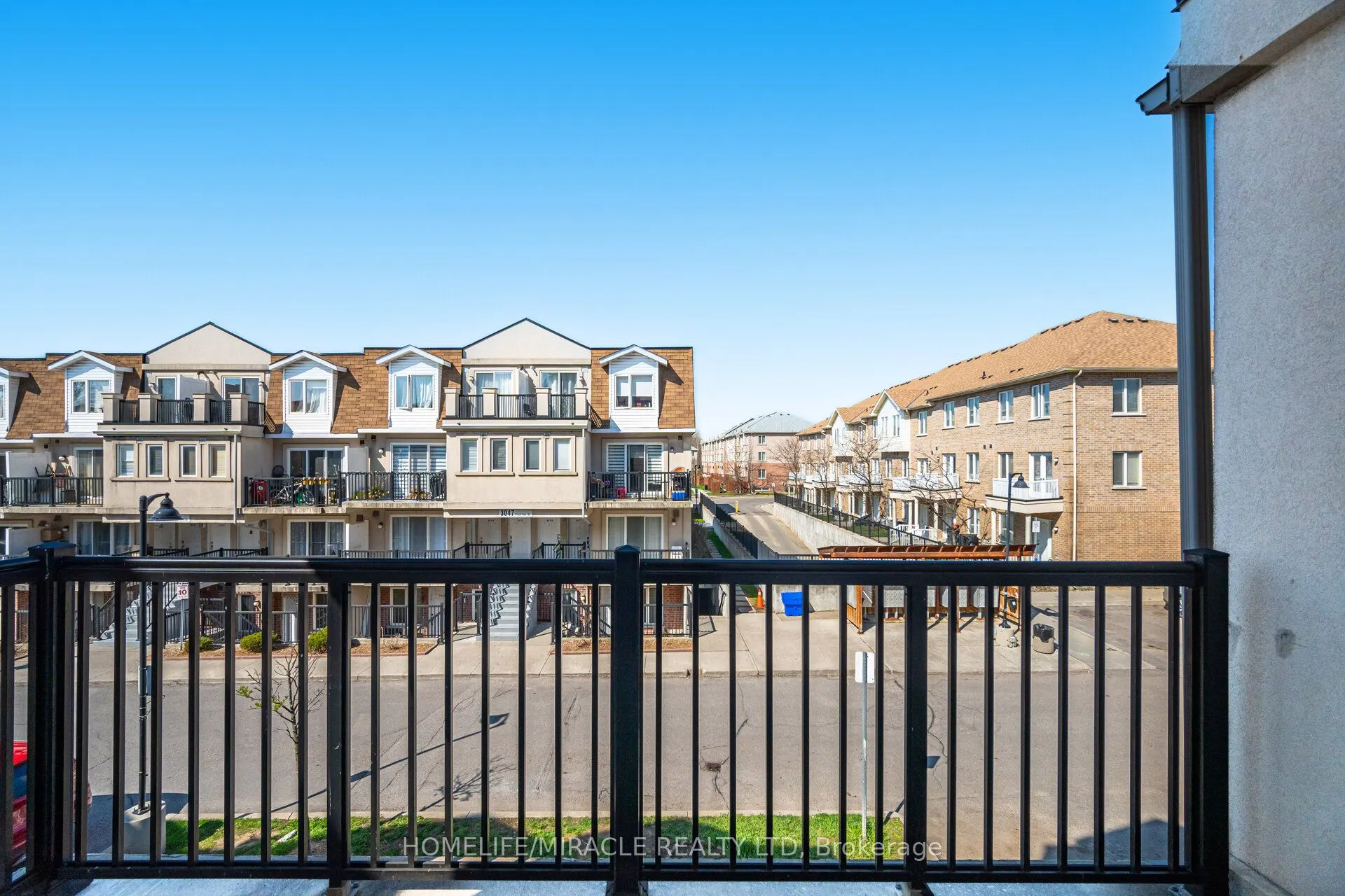 3049 Finch Avenue W #2002