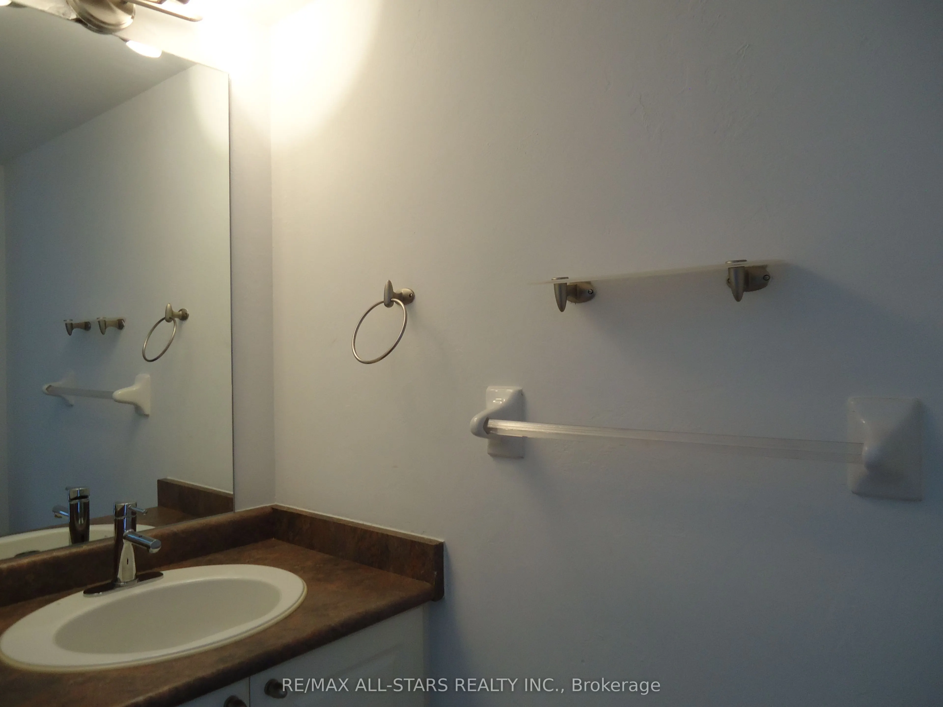 250 Manitoba Street #621