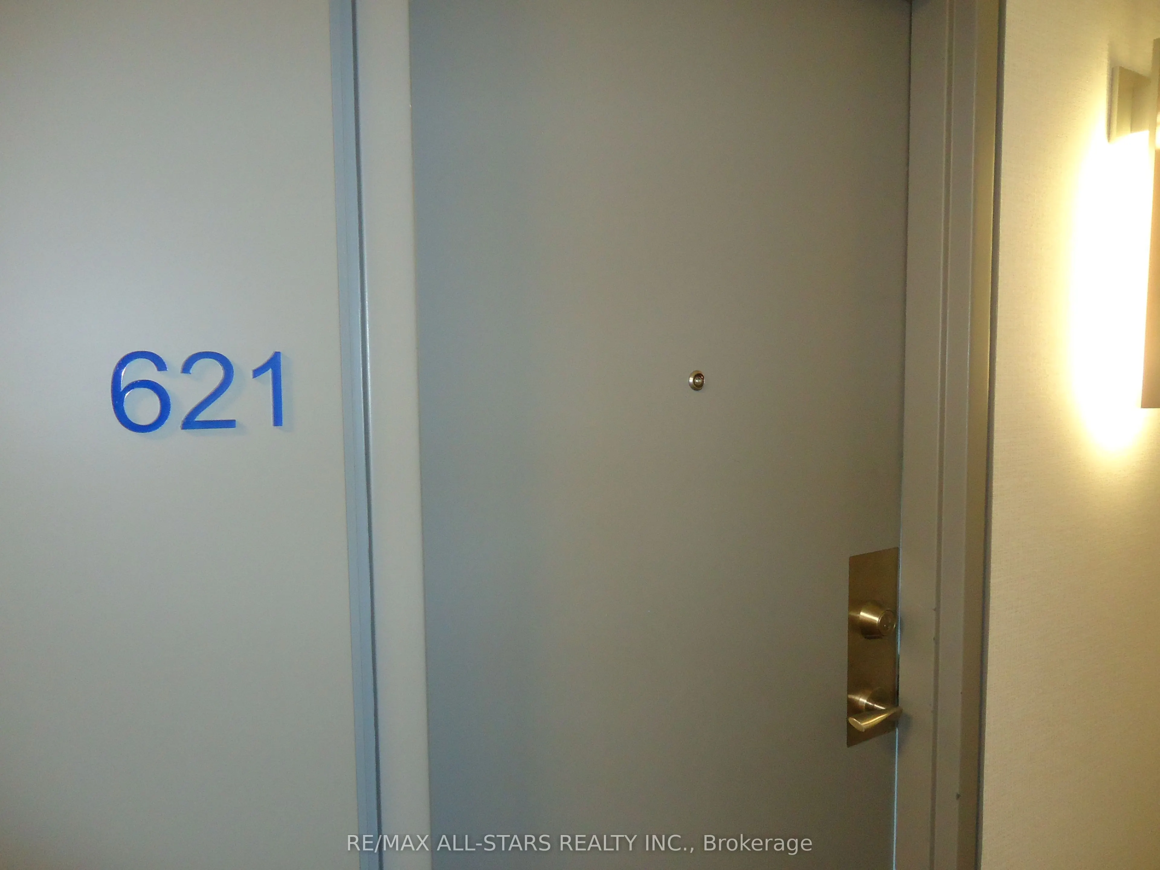 250 Manitoba Street #621
