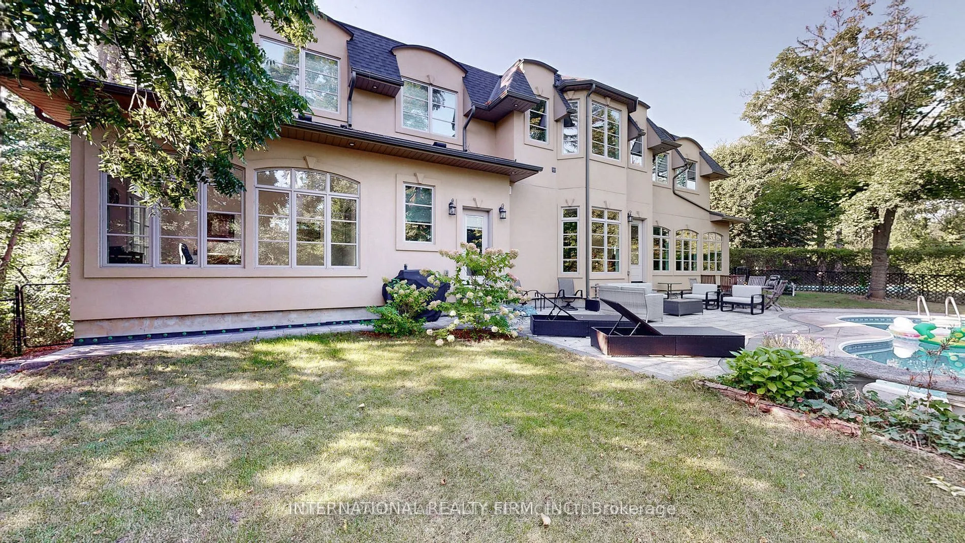 1286 Cambridge Drive