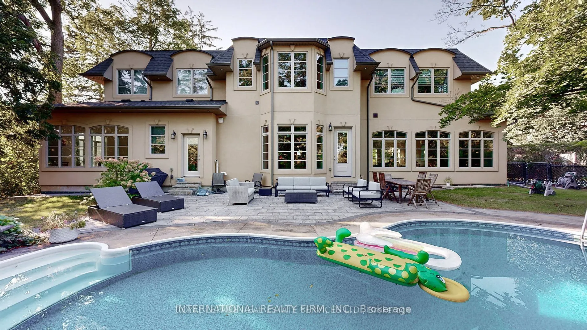 1286 Cambridge Drive