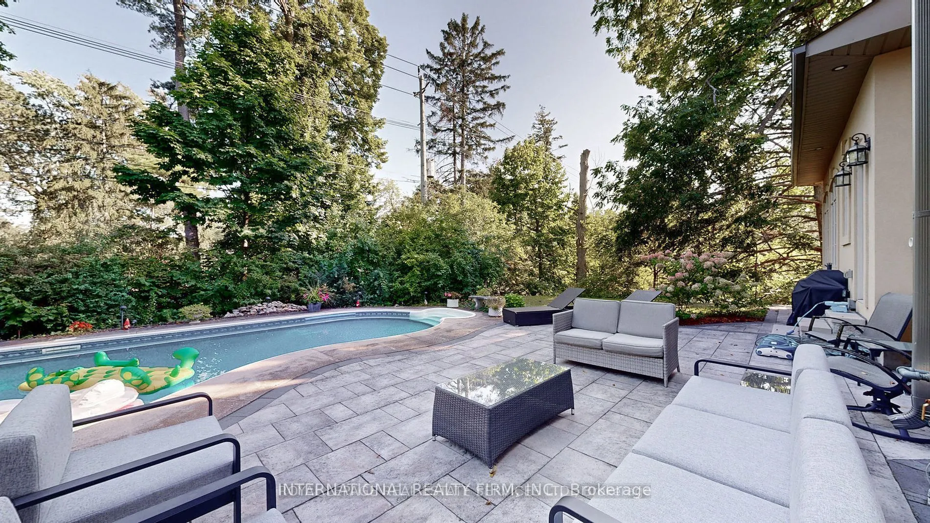 1286 Cambridge Drive